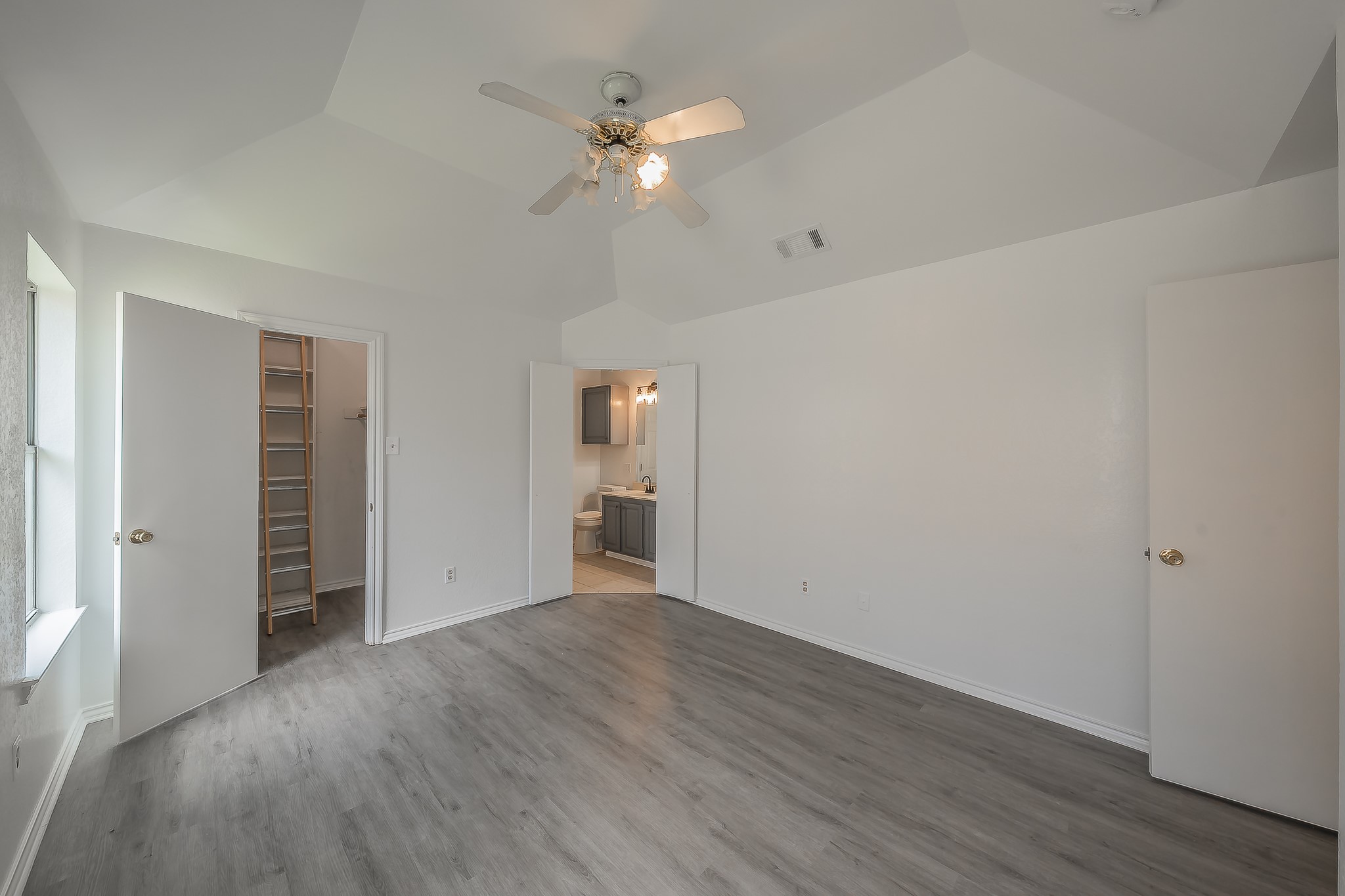 3031 Lela Street Irving TX 75061