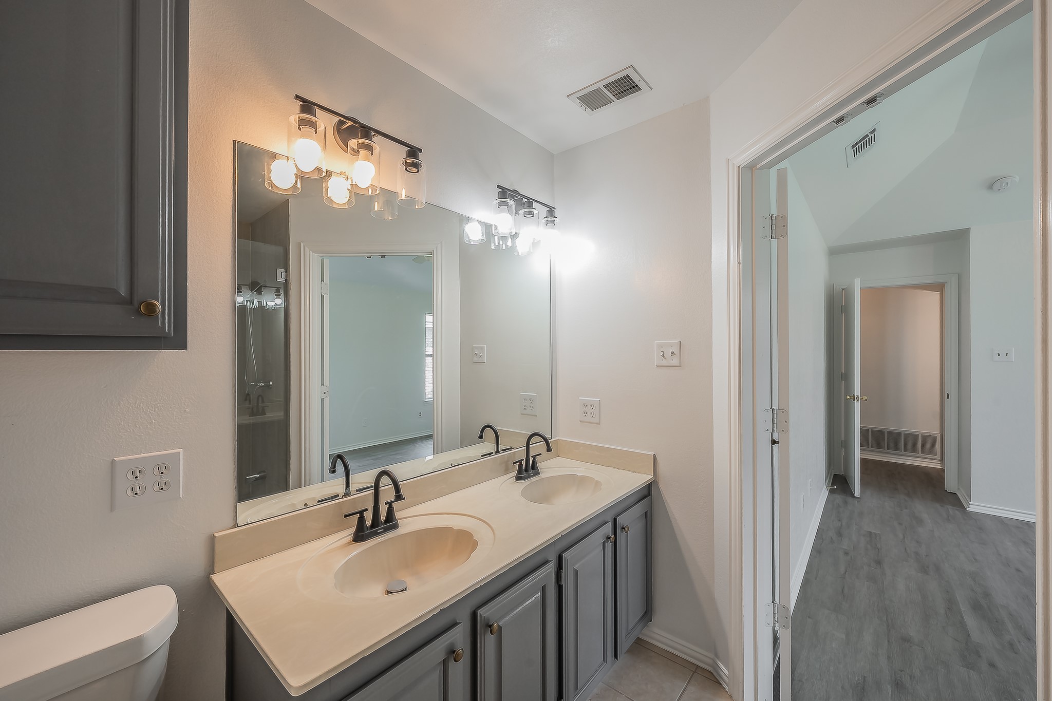 3031 Lela Street Irving TX 75061