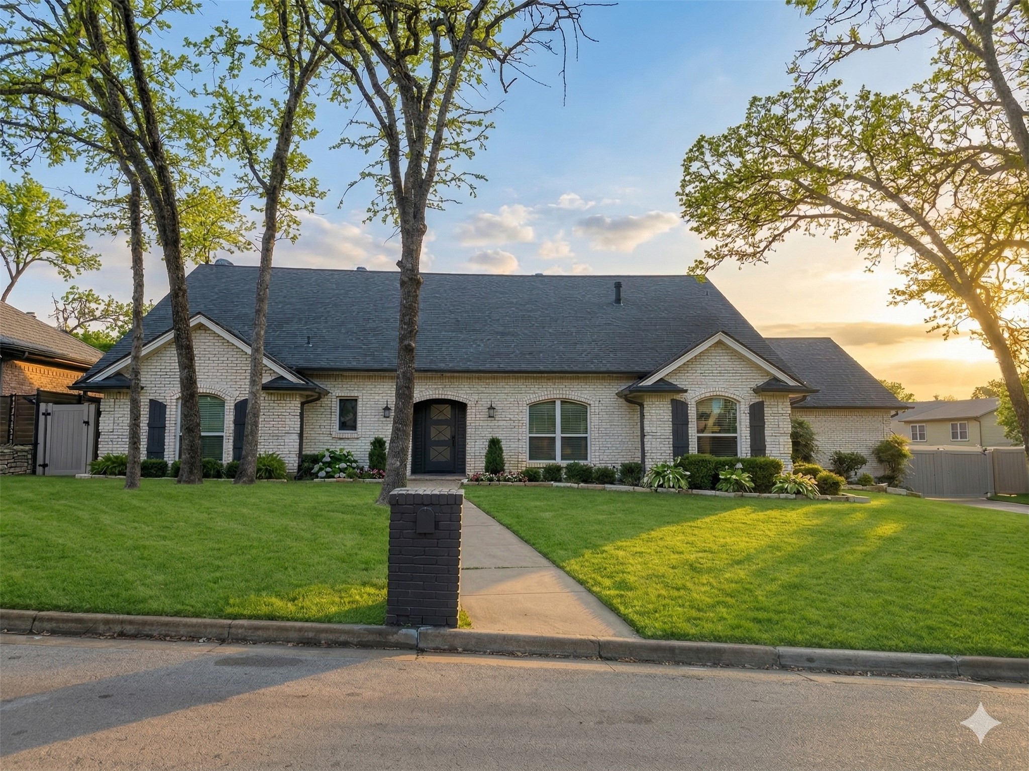 2202 Woodsong Trail Arlington TX 76016
