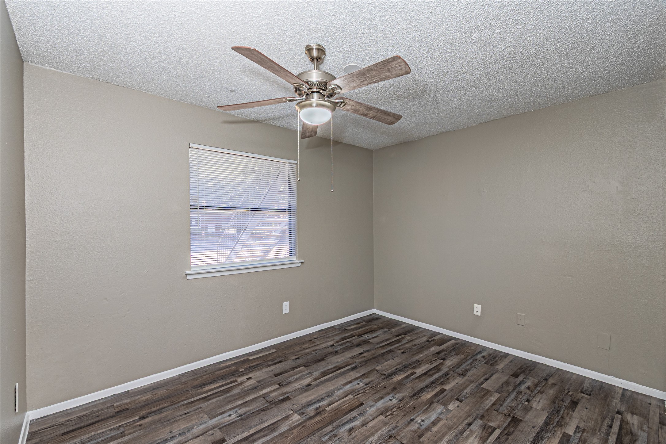300 W Wintergreen Road Desoto TX 75115
