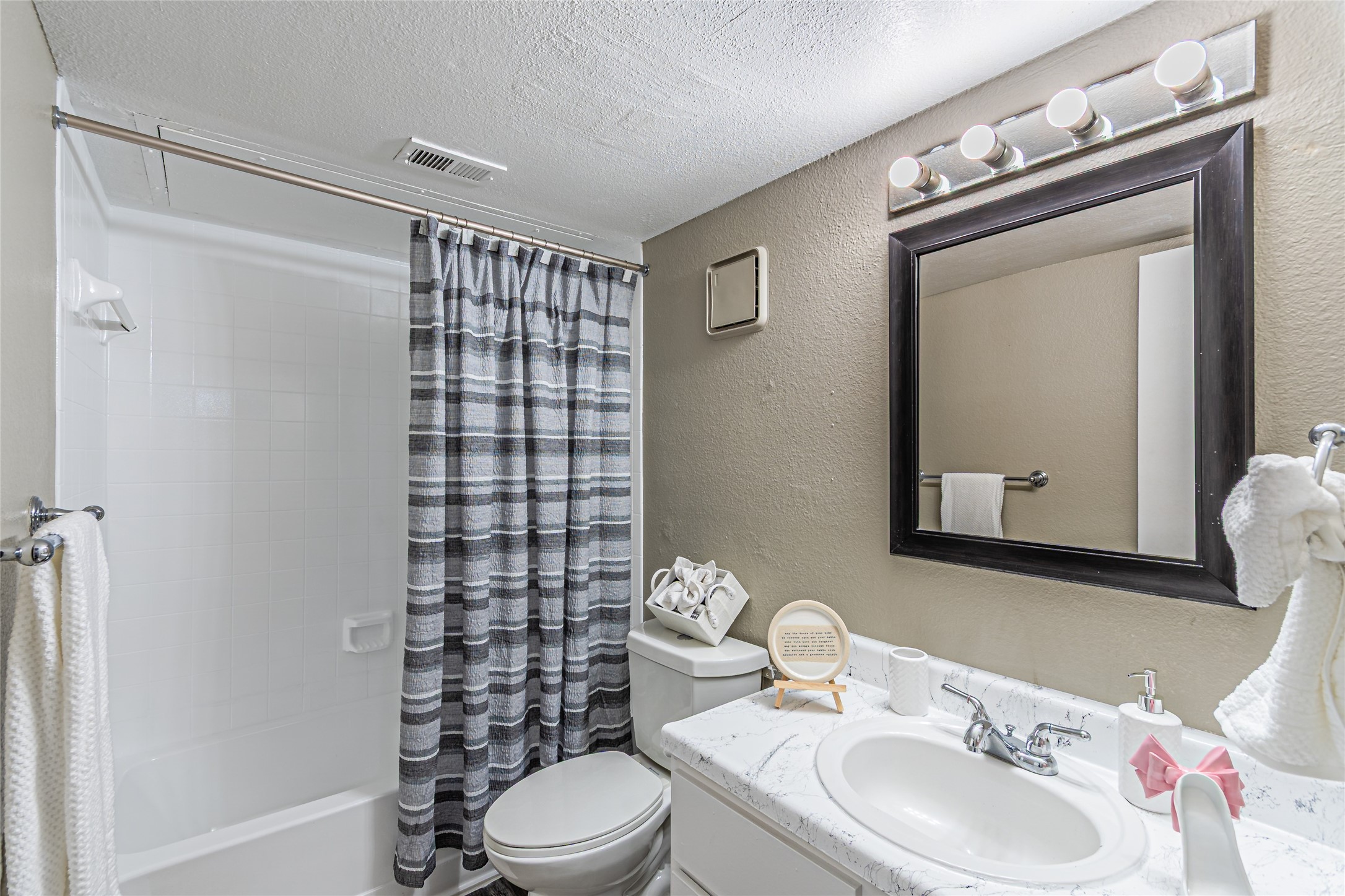 300 W Wintergreen Road Desoto TX 75115