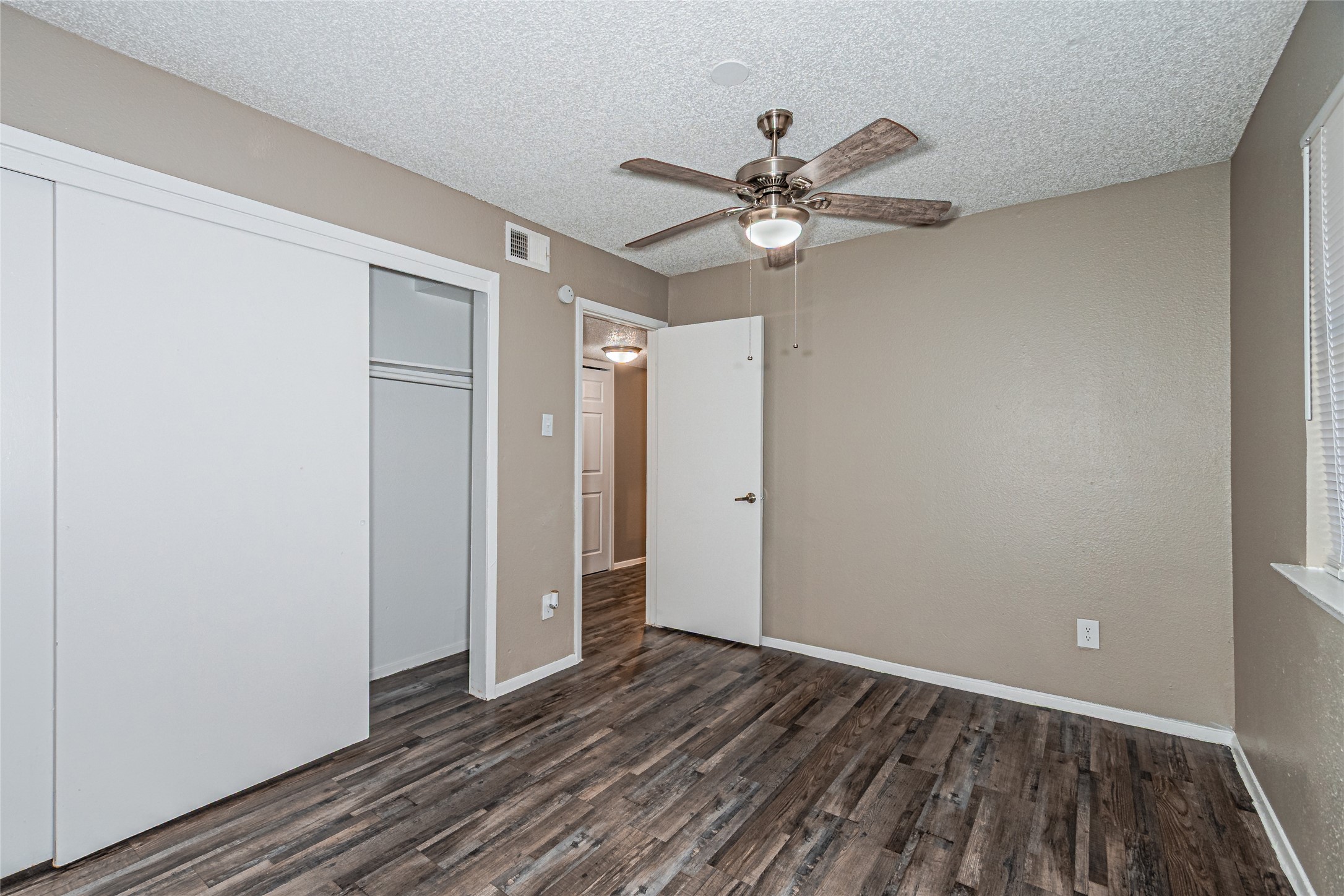 300 W Wintergreen Road Desoto TX 75115