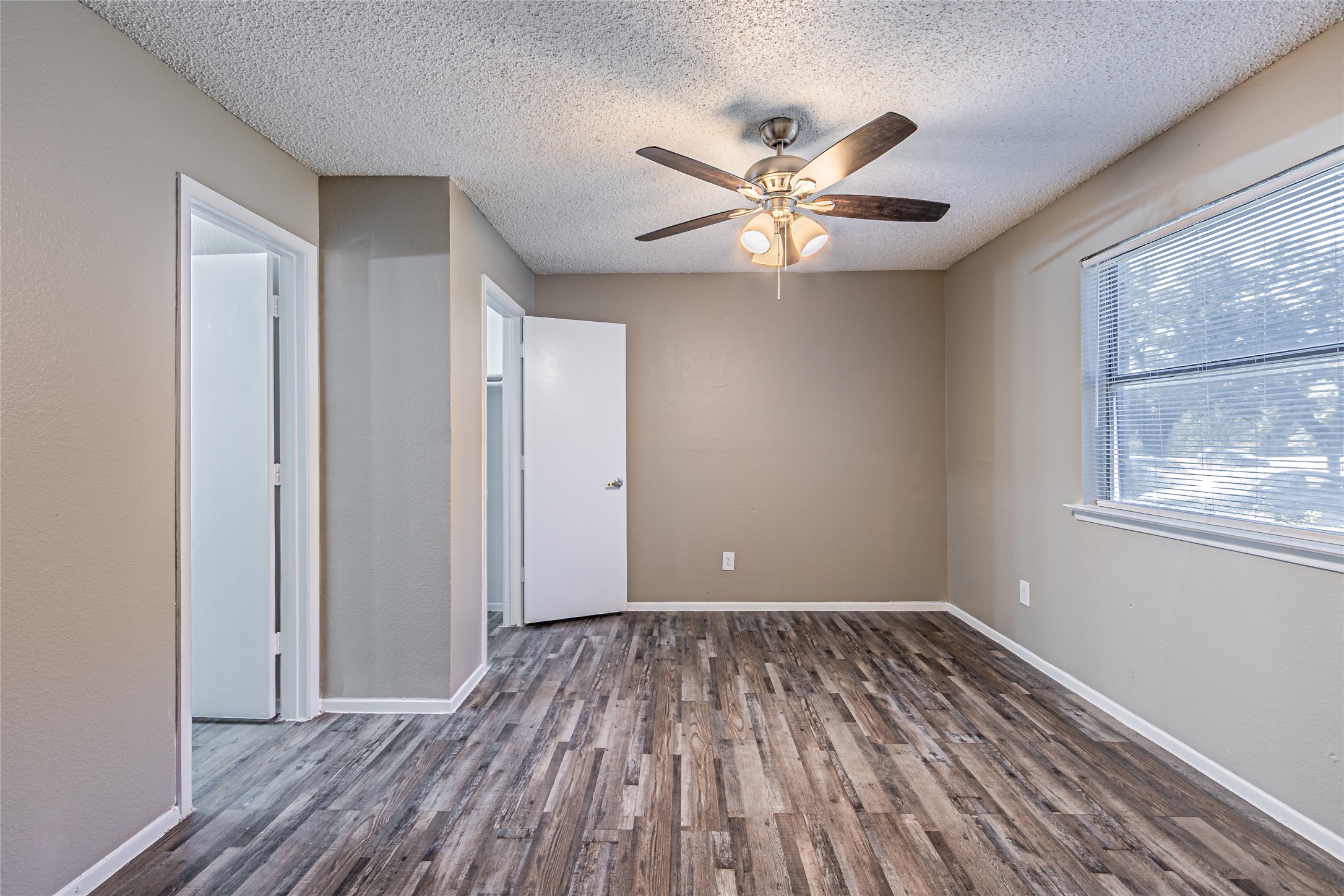 300 W Wintergreen Road Desoto TX 75115