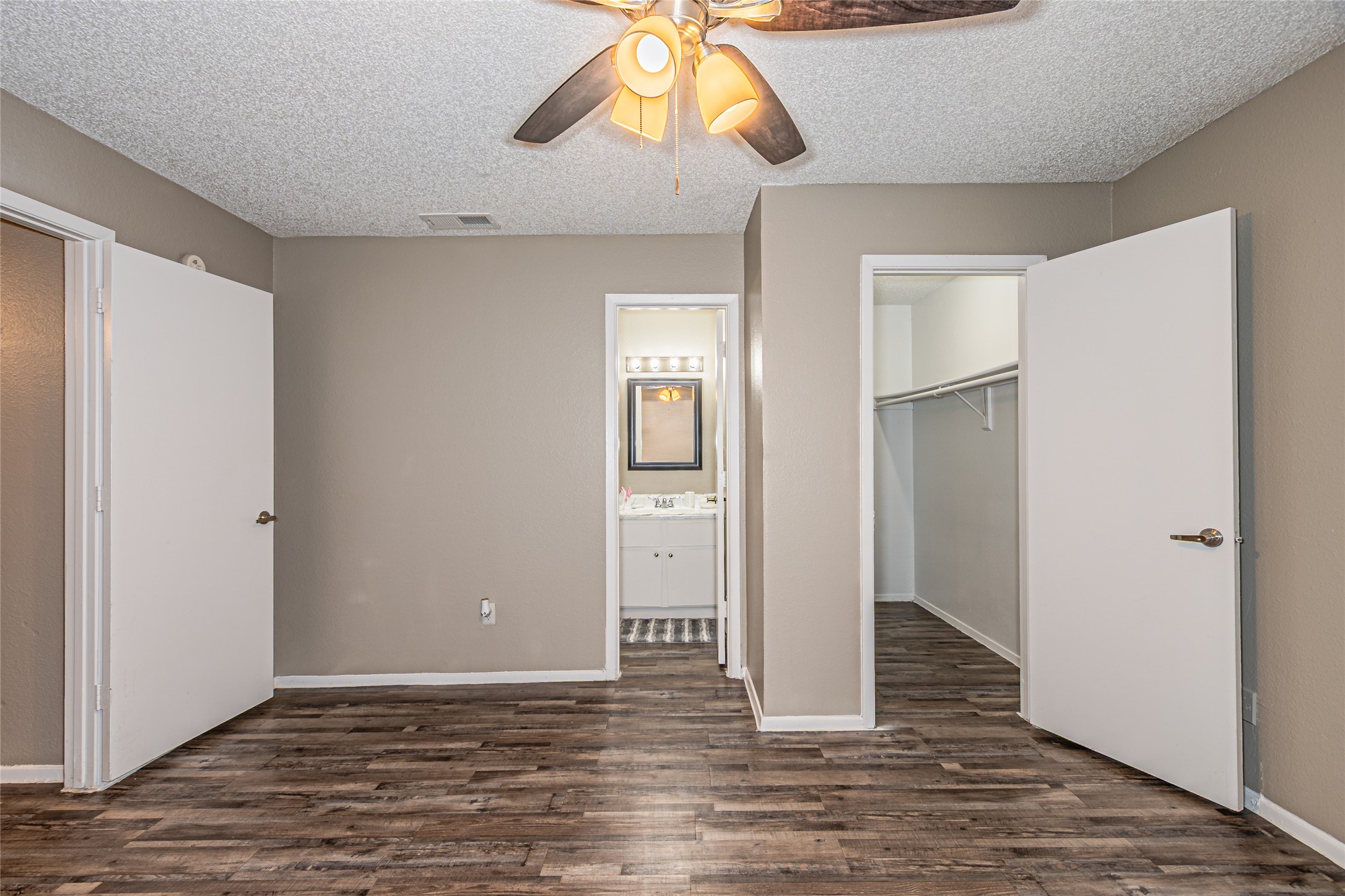 300 W Wintergreen Road Desoto TX 75115