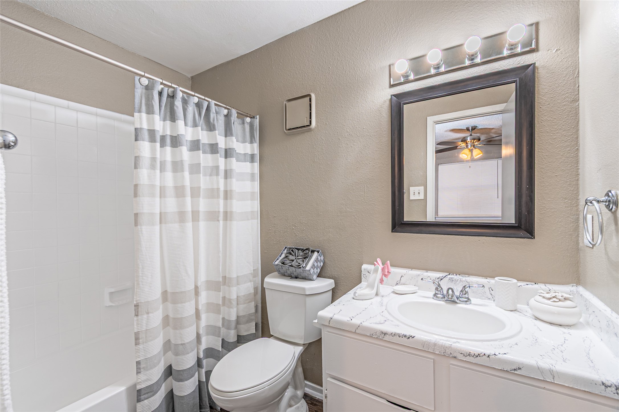 300 W Wintergreen Road Desoto TX 75115