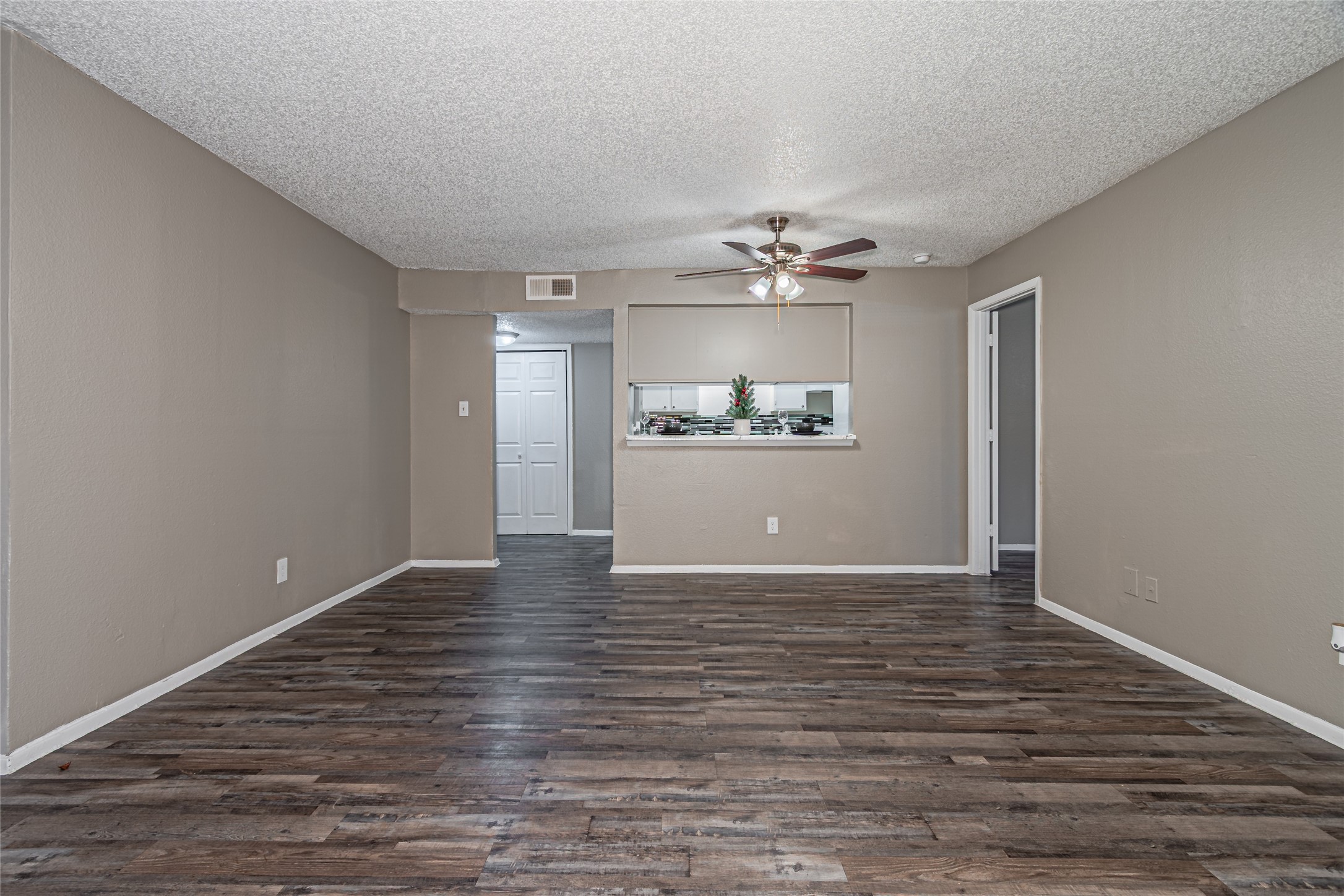 300 W Wintergreen Road Desoto TX 75115