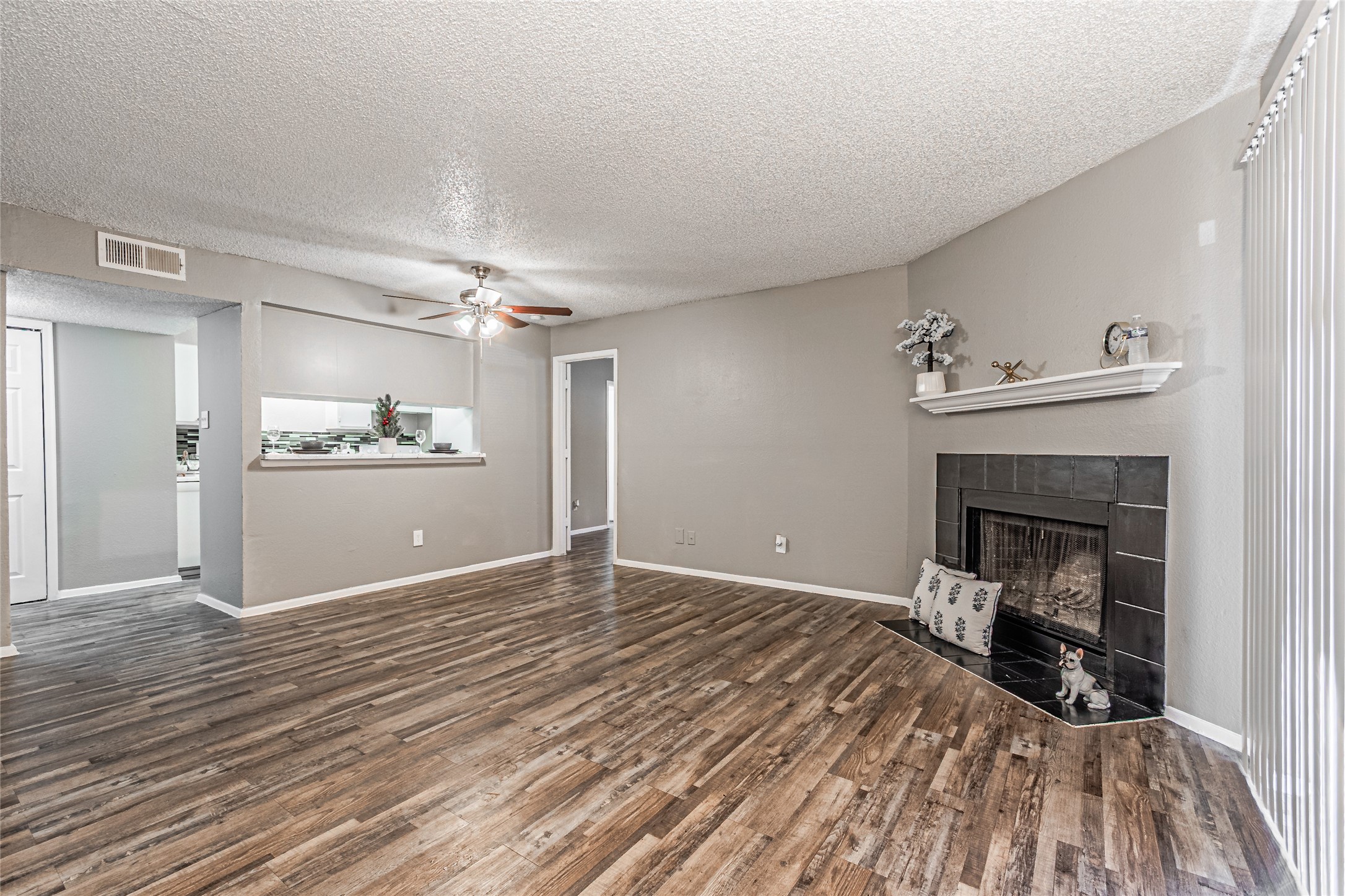 300 W Wintergreen Road Desoto TX 75115