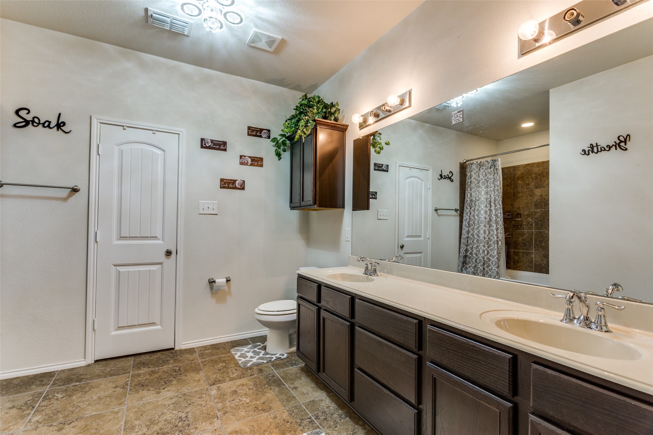 2246 Red Chute Drive Dallas TX 75253