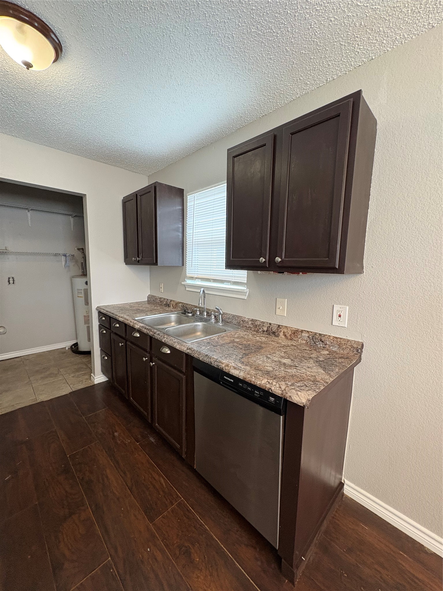 616 N 7th Street Midlothian TX 76065