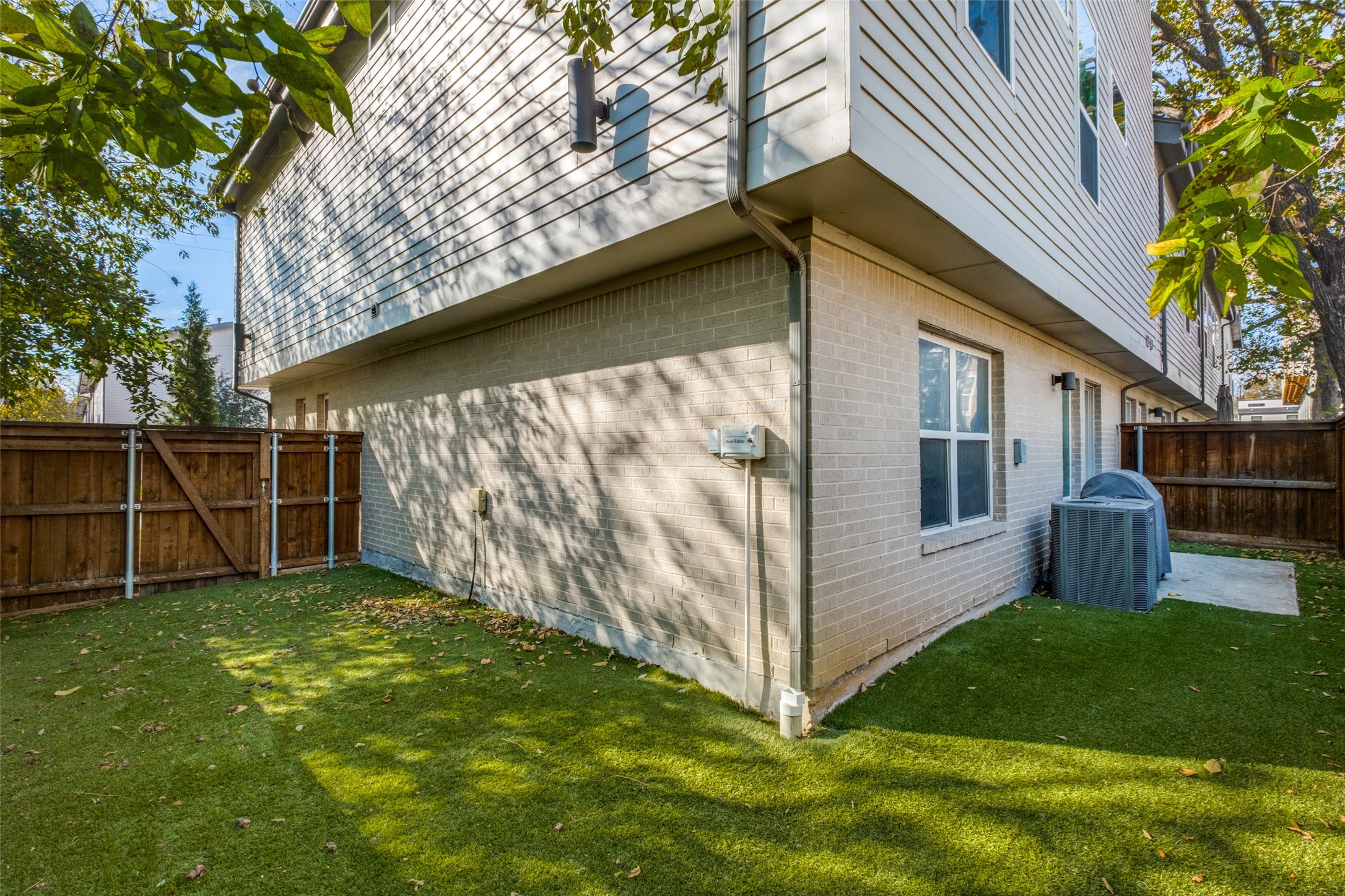 1262 N Prairie Avenue Dallas TX 75204