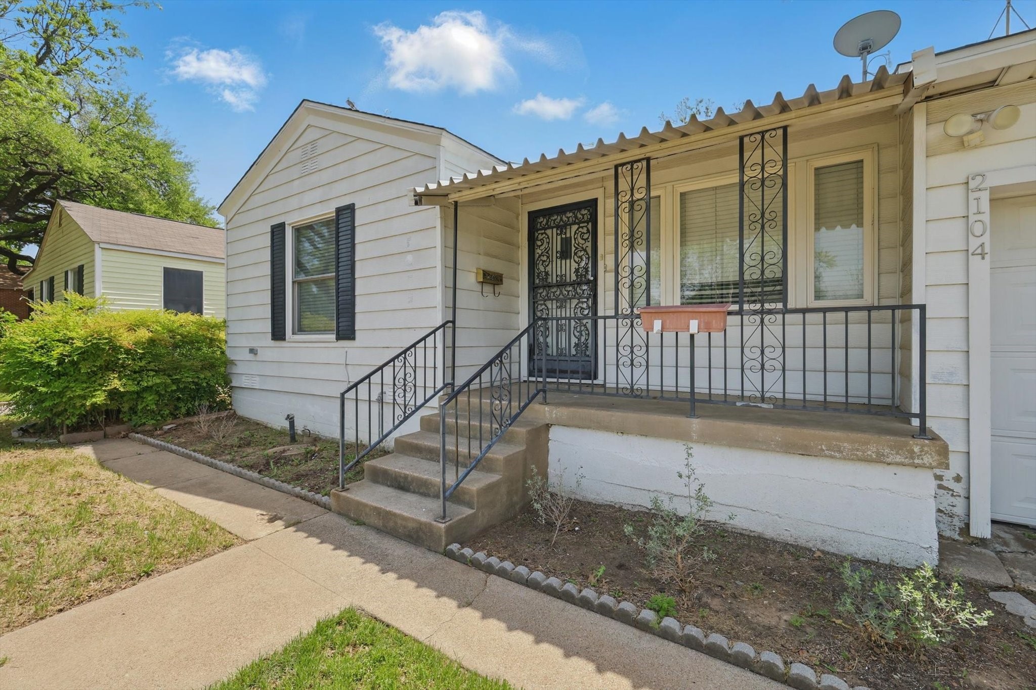 2104 W Lotus Avenue Fort Worth TX 76111