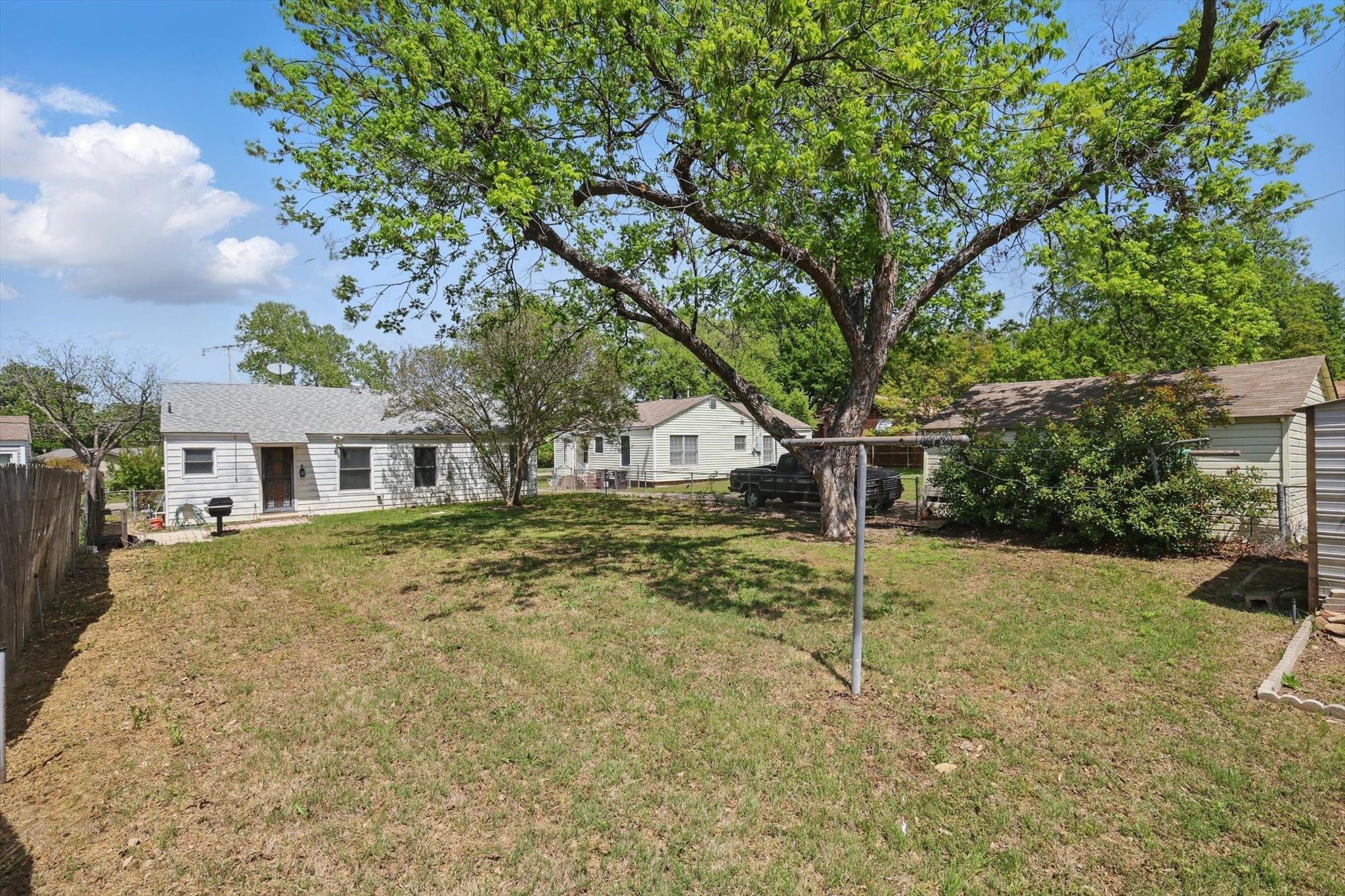 2104 W Lotus Avenue Fort Worth TX 76111