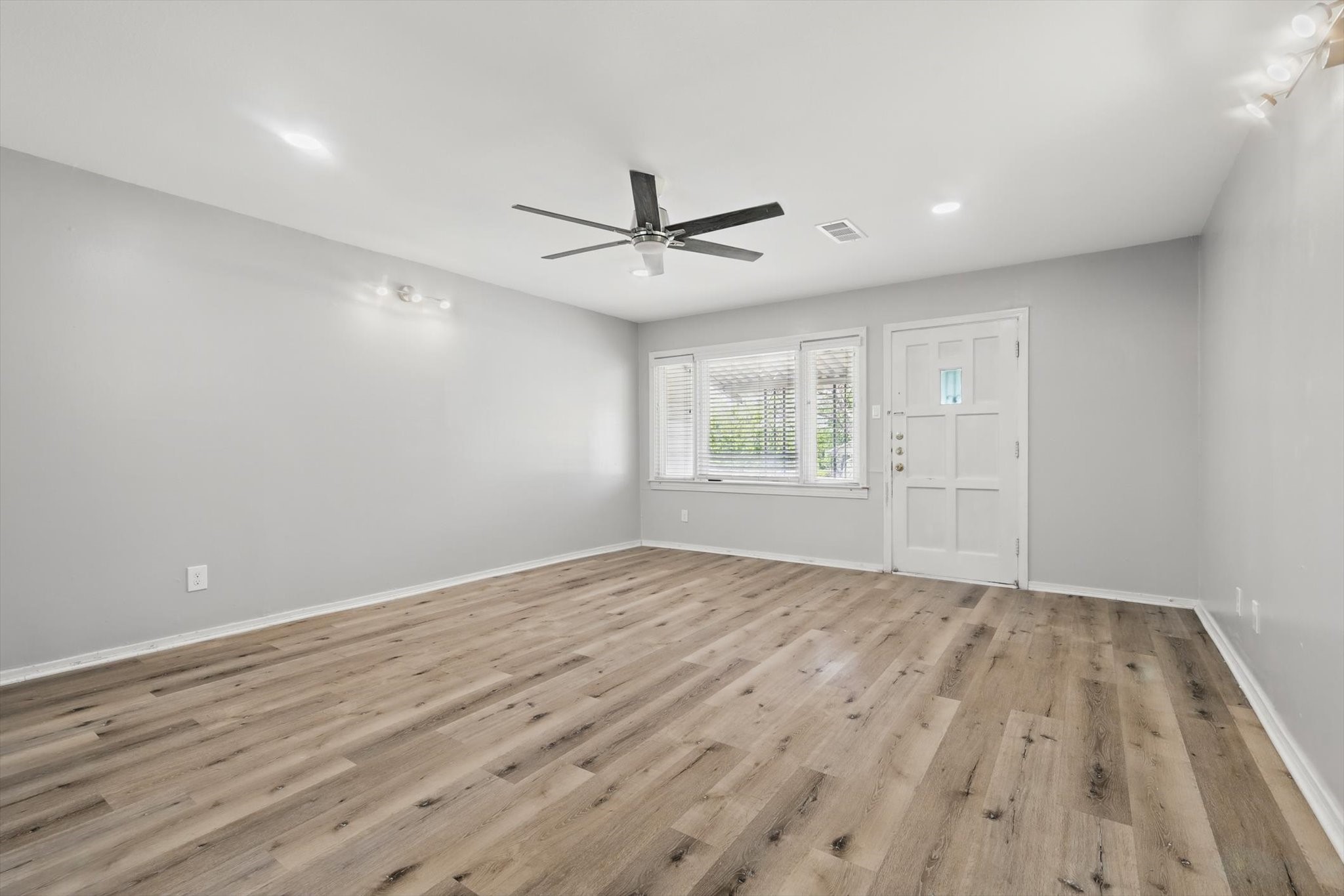 2104 W Lotus Avenue Fort Worth TX 76111