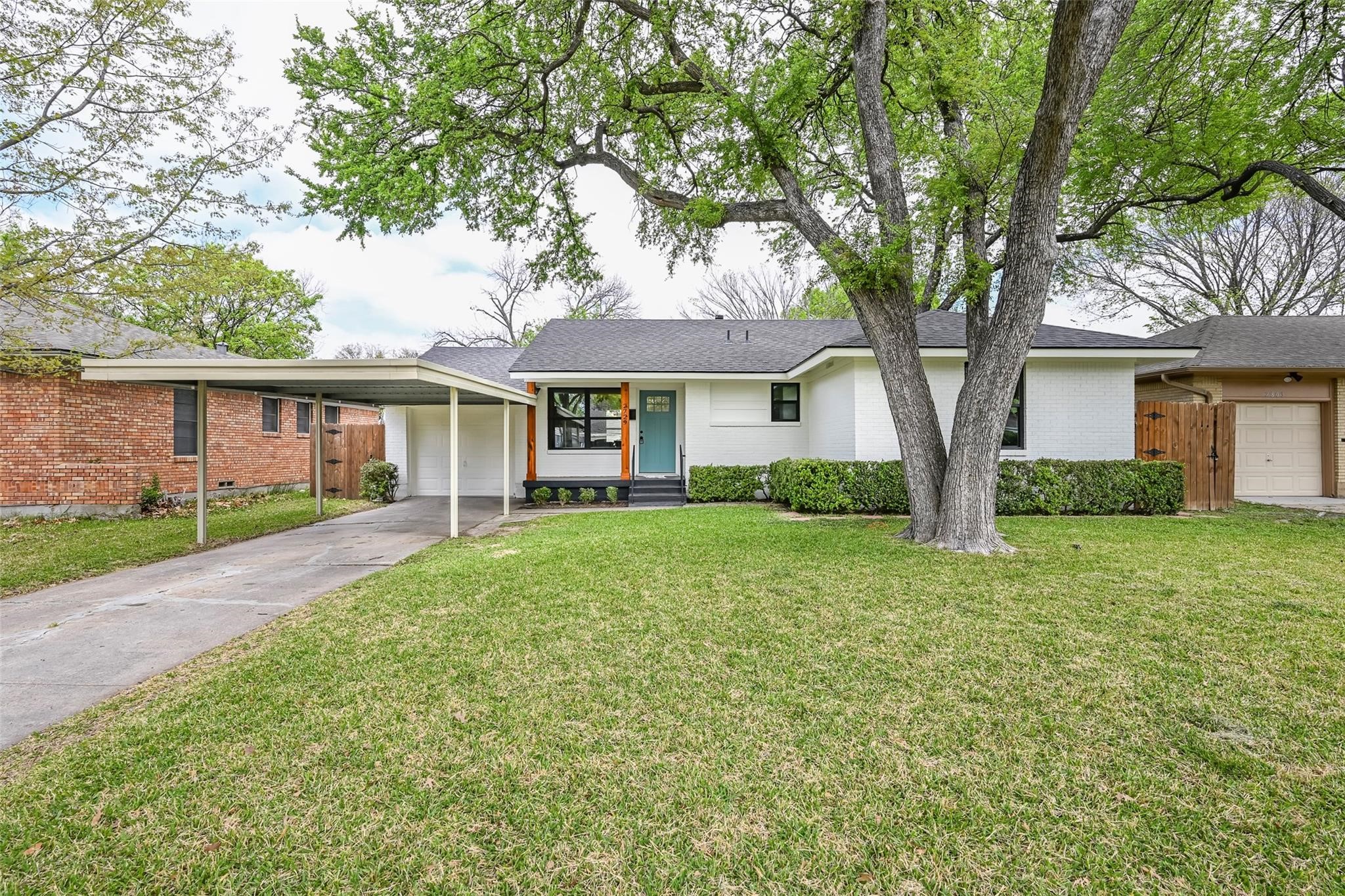 2729 Lockhart Avenue Dallas TX 75228