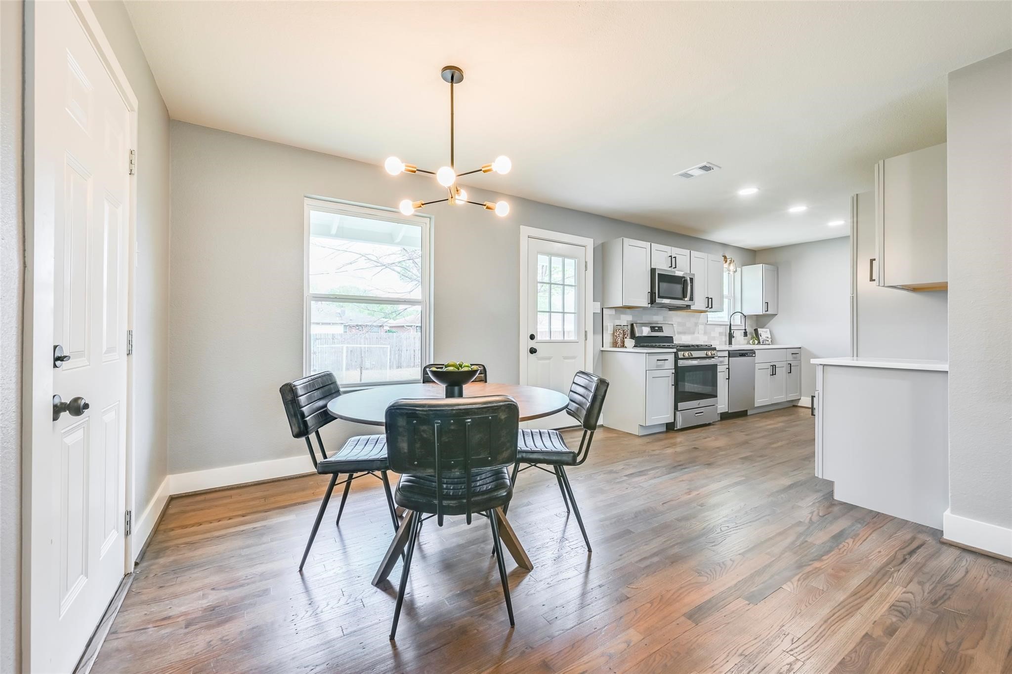 2729 Lockhart Avenue Dallas TX 75228
