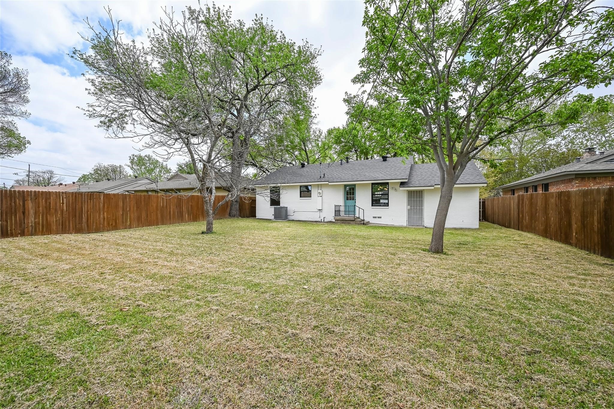 2729 Lockhart Avenue Dallas TX 75228