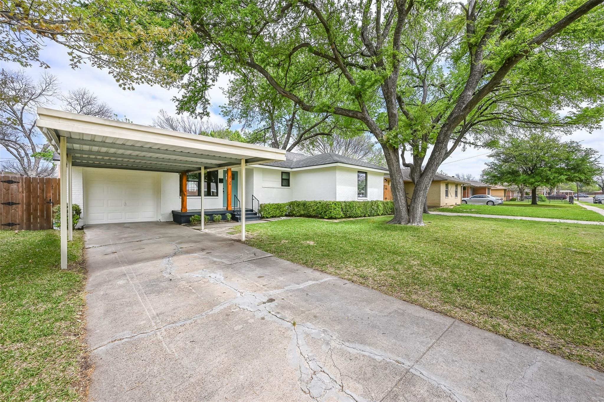2729 Lockhart Avenue Dallas TX 75228