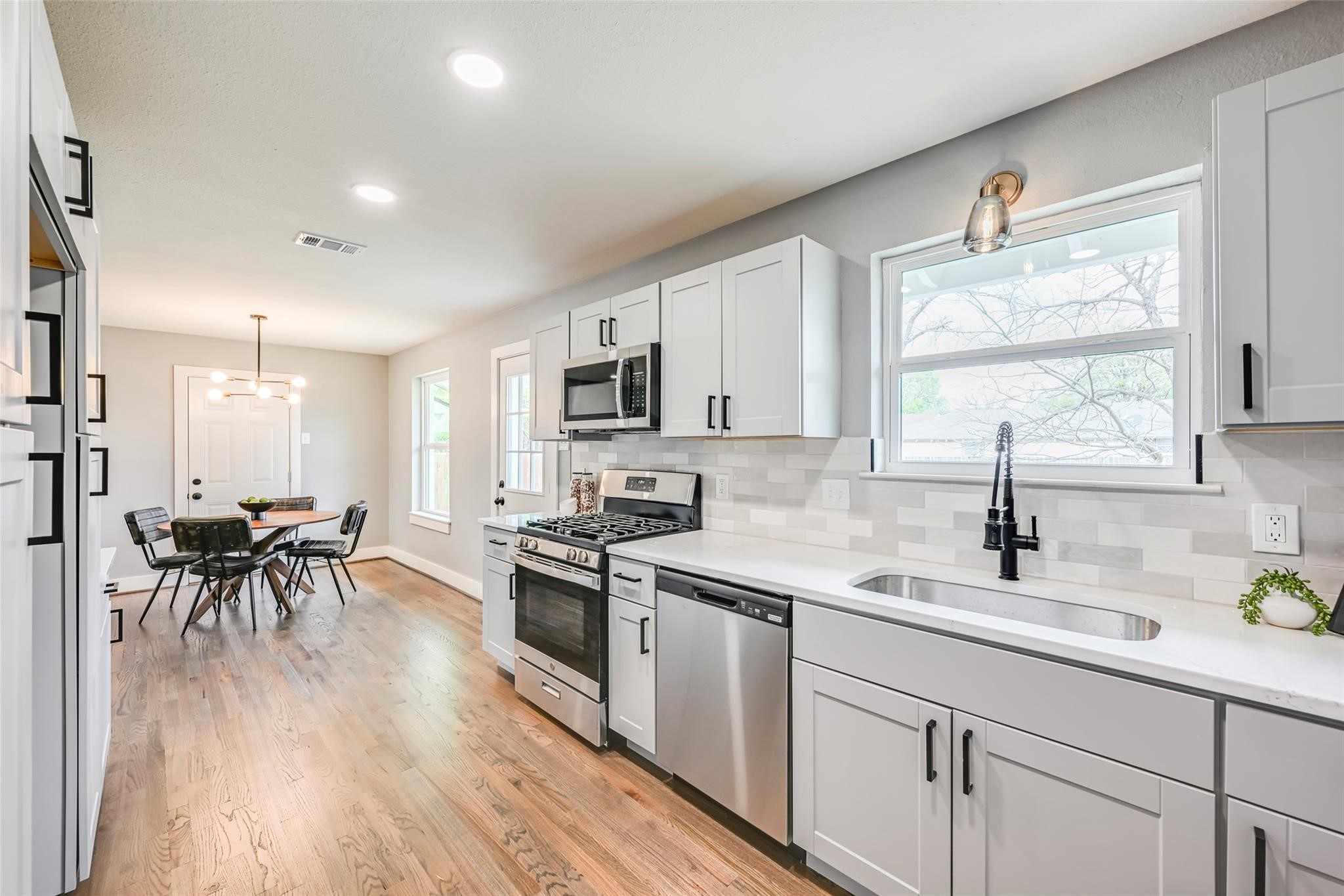2729 Lockhart Avenue Dallas TX 75228