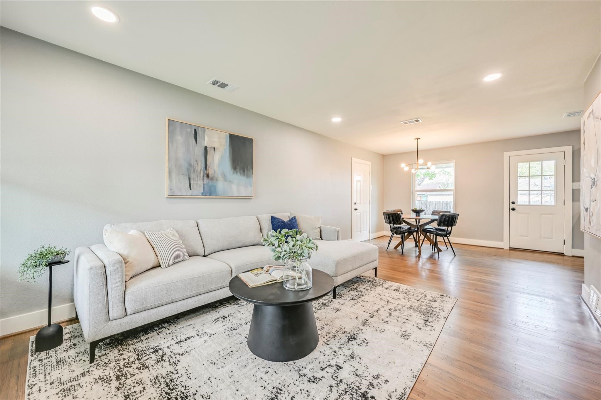 2729 Lockhart Avenue Dallas TX 75228