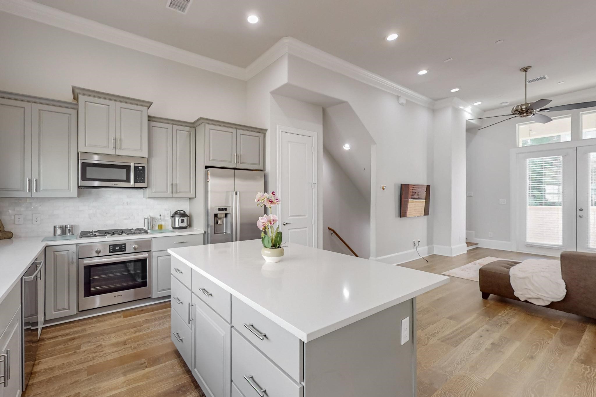 638 Dalton Lane Irving TX 75039