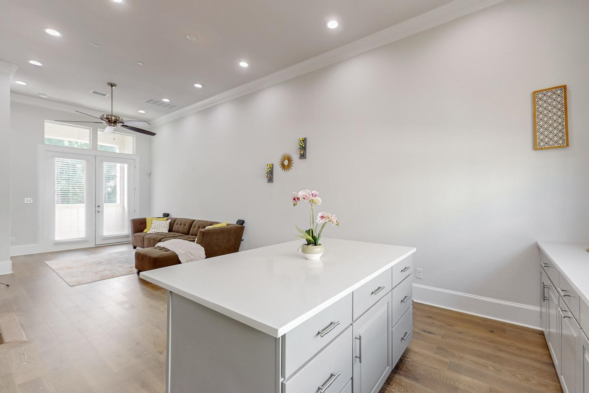 638 Dalton Lane Irving TX 75039
