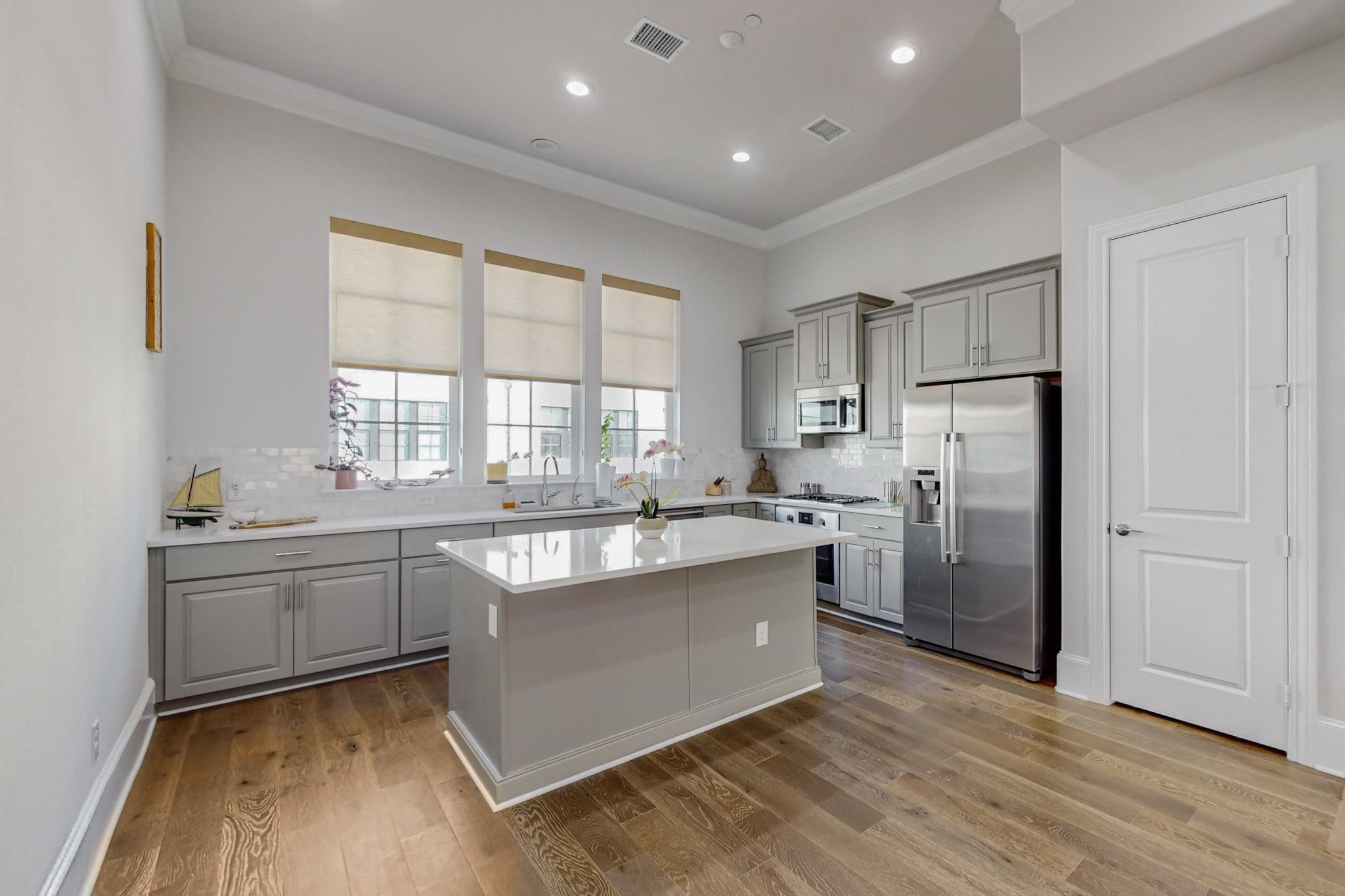 638 Dalton Lane Irving TX 75039
