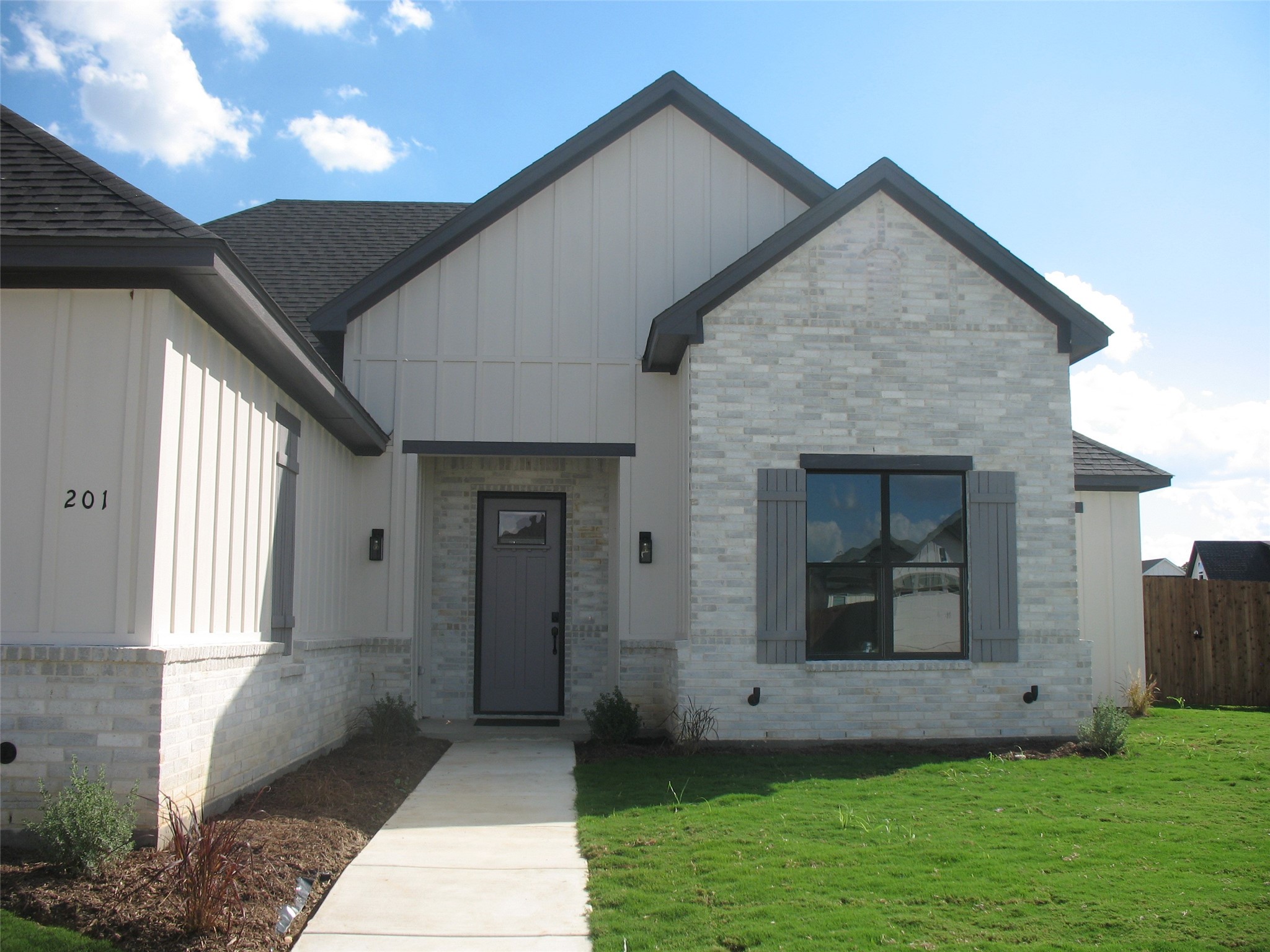 201 Cliff Court Godley TX 76044
