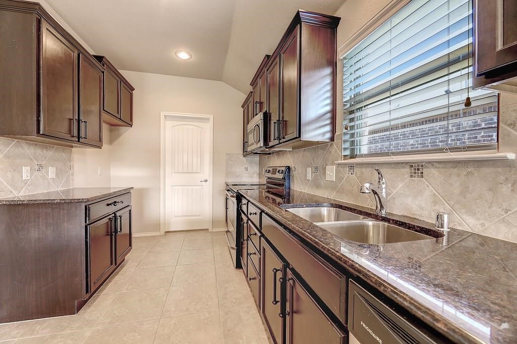1108 Cheyenne Drive Aubrey TX 76227