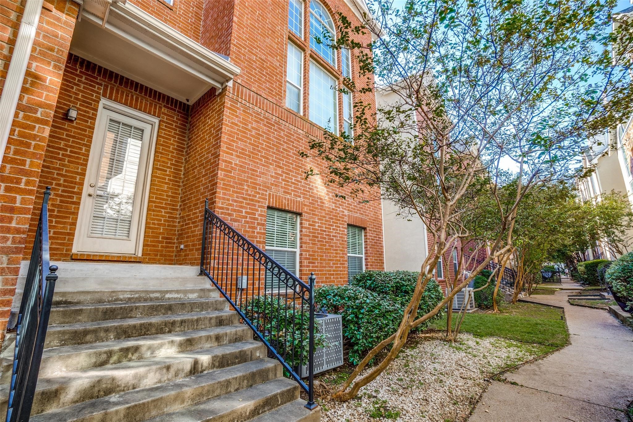 5827 Lewis Street Dallas TX 75206