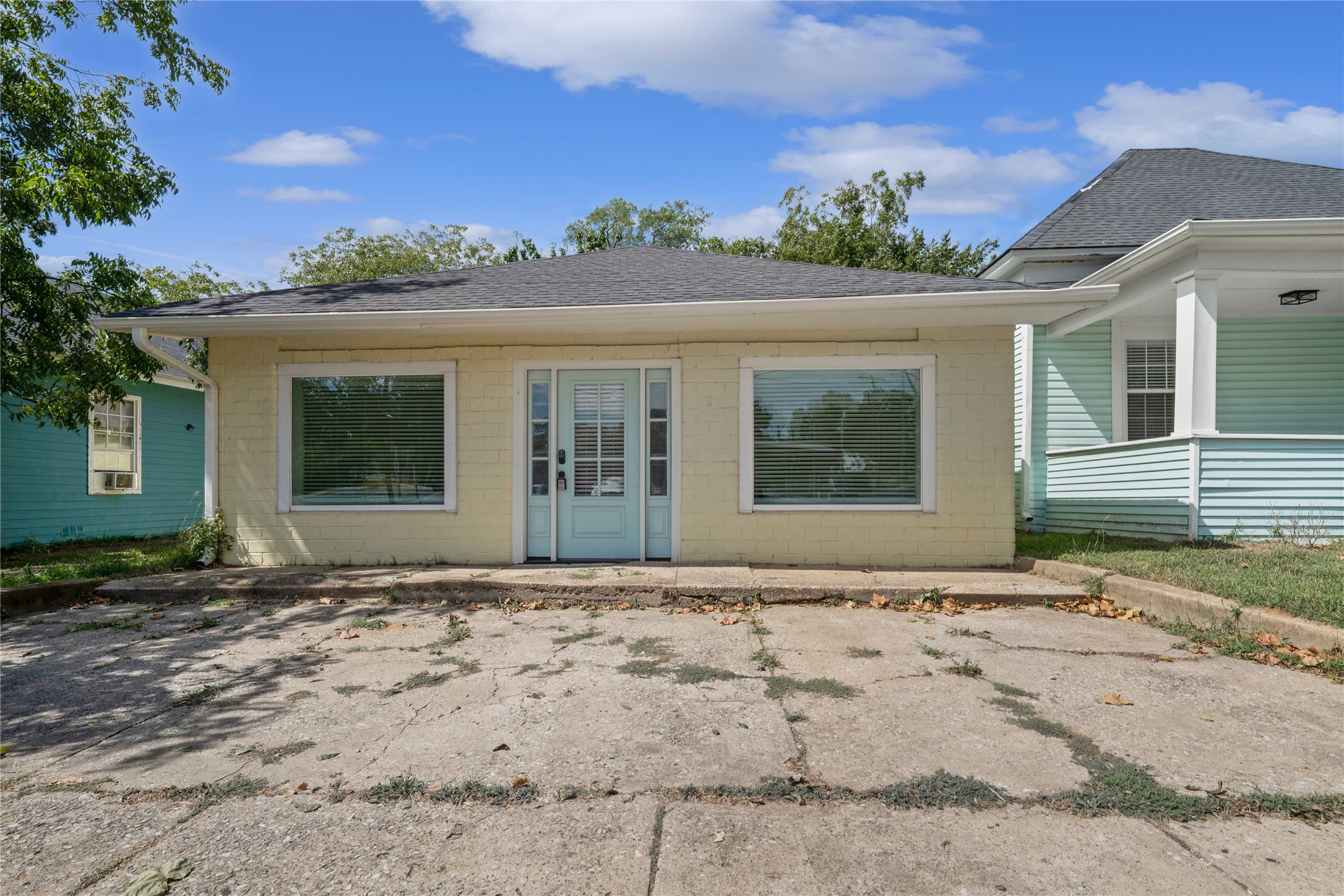 1011 S Armstrong Avenue Denison TX 75020
