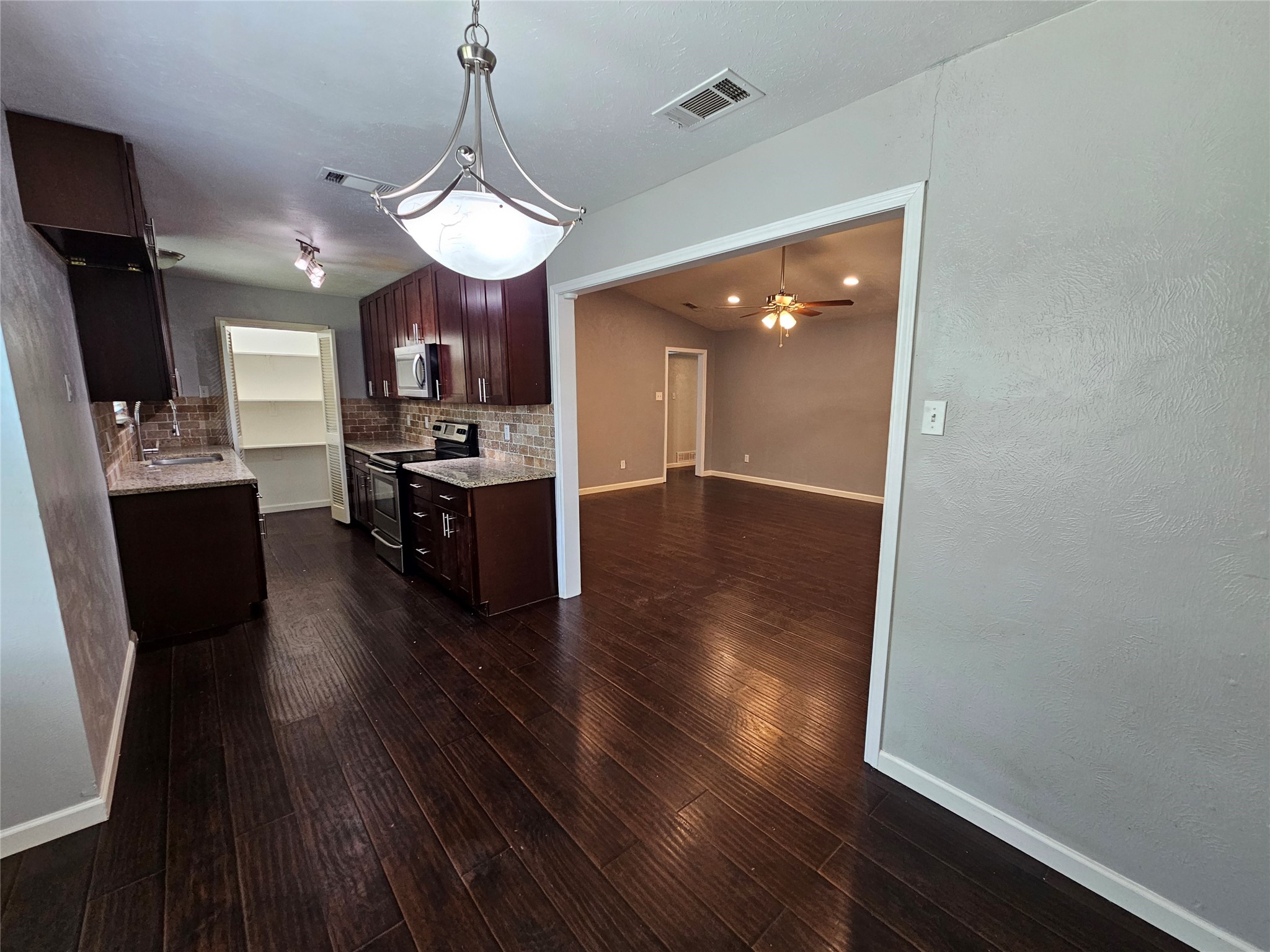 216 Wesley Drive Desoto TX 75115