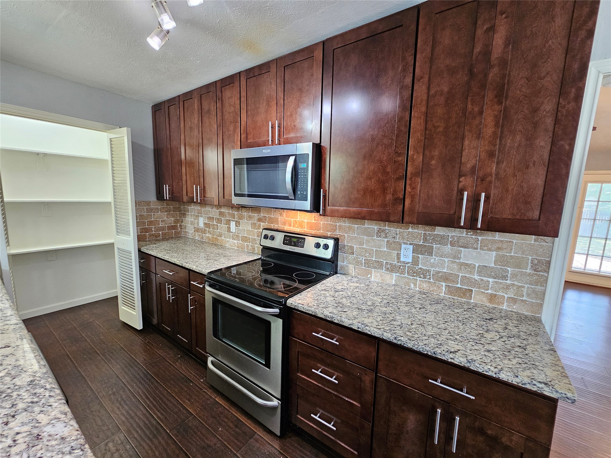 216 Wesley Drive Desoto TX 75115