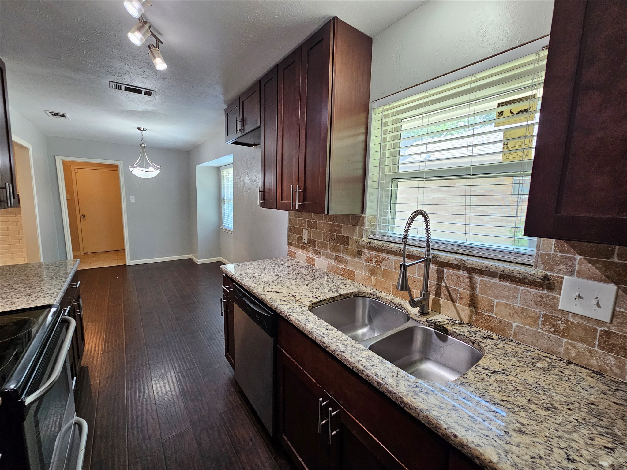 216 Wesley Drive Desoto TX 75115