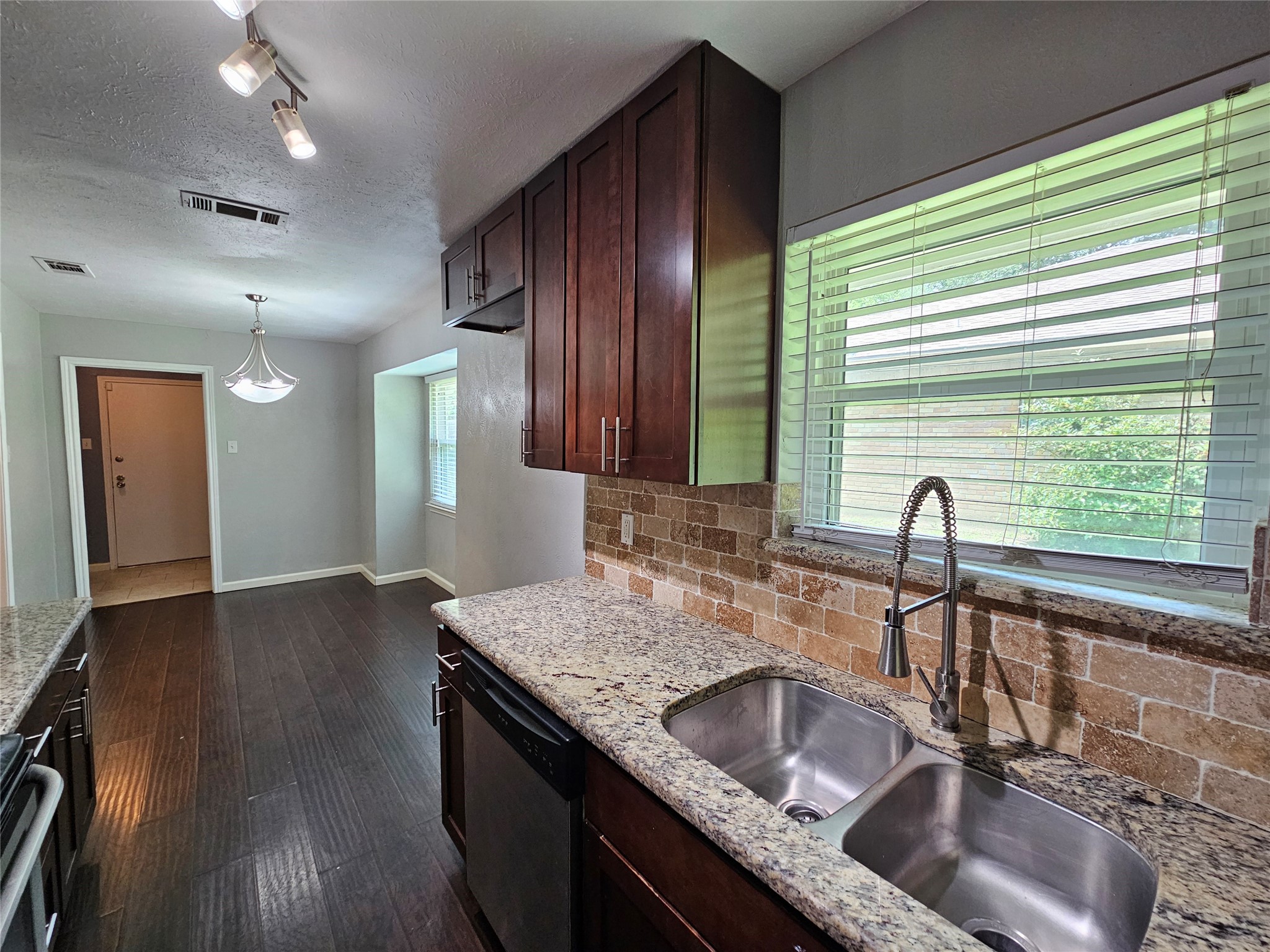 216 Wesley Drive Desoto TX 75115