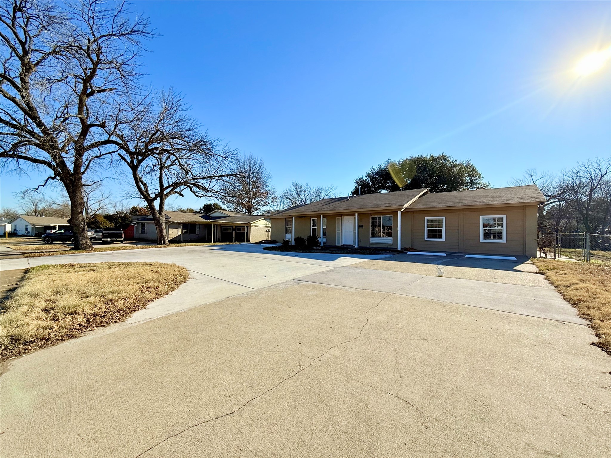 2540 W Rochelle Road Irving TX 75062