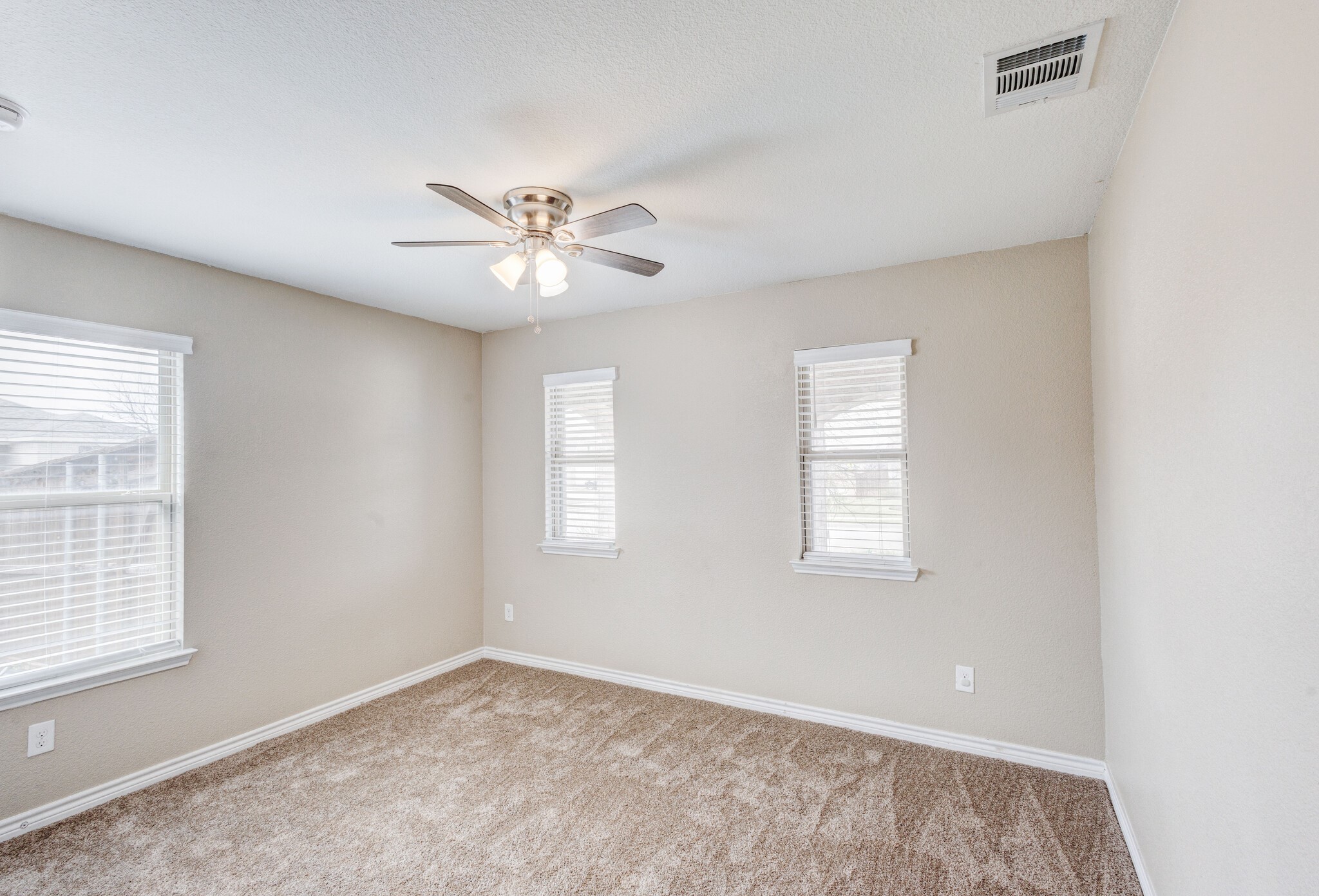 2700 Tobias Lane Aubrey TX 76227