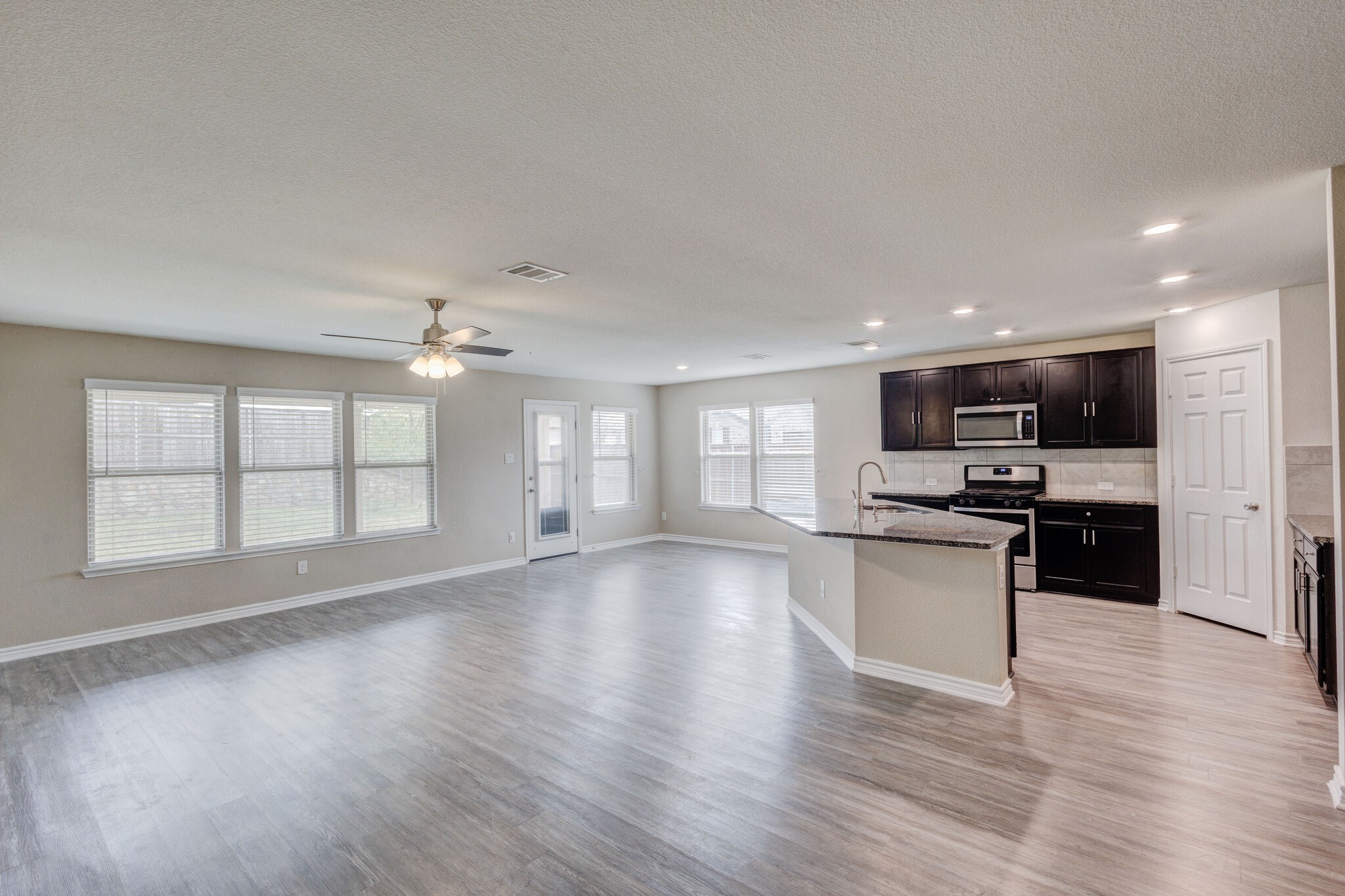 2700 Tobias Lane Aubrey TX 76227