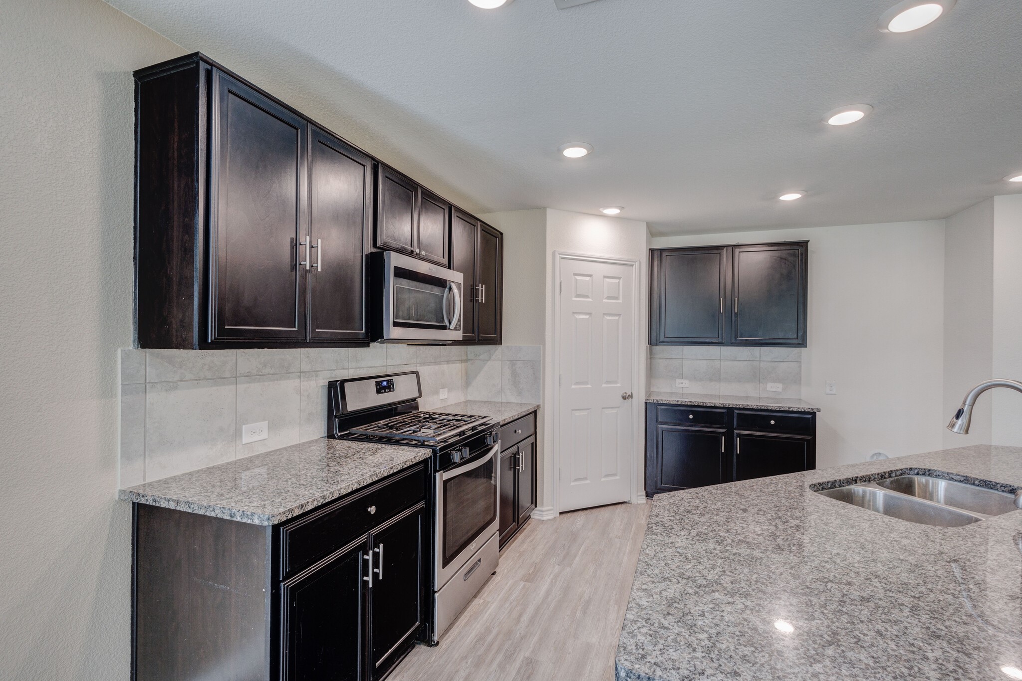 2700 Tobias Lane Aubrey TX 76227