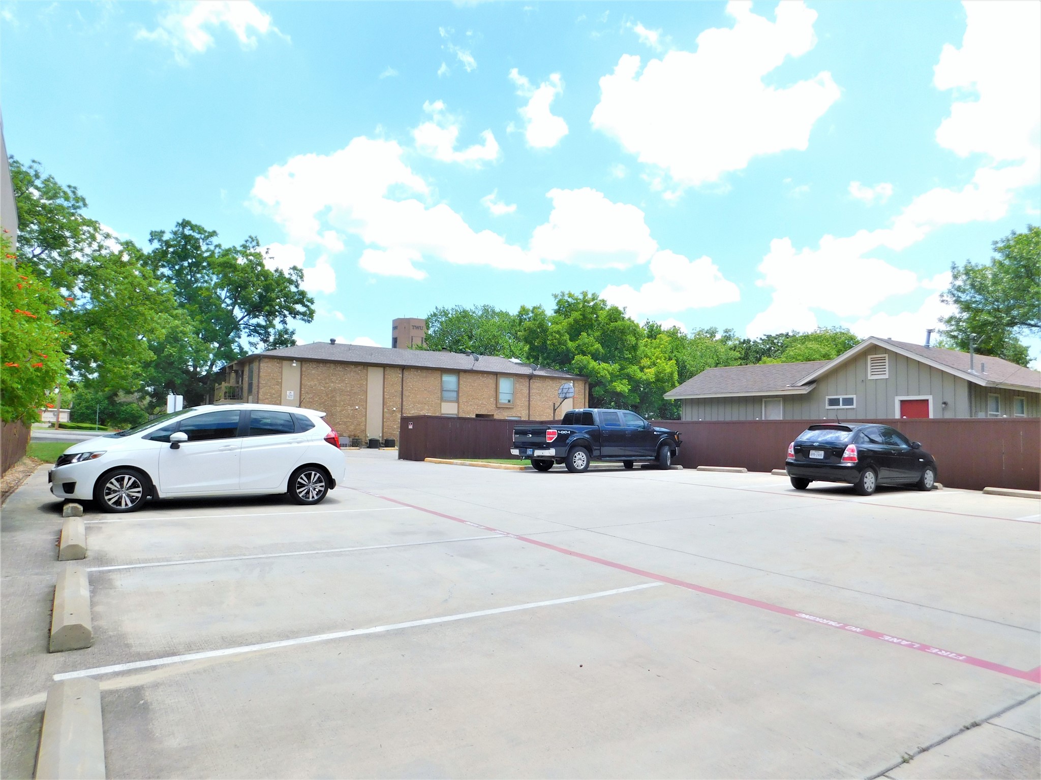 1512 N Elm Street Denton TX 76201
