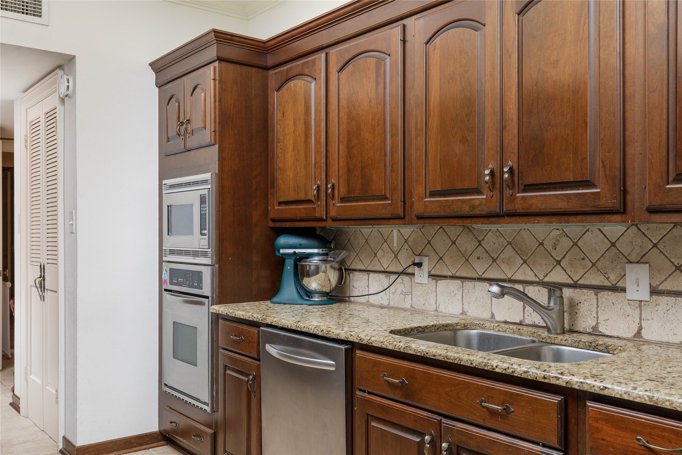 6126 Averill Way Dallas TX 75225