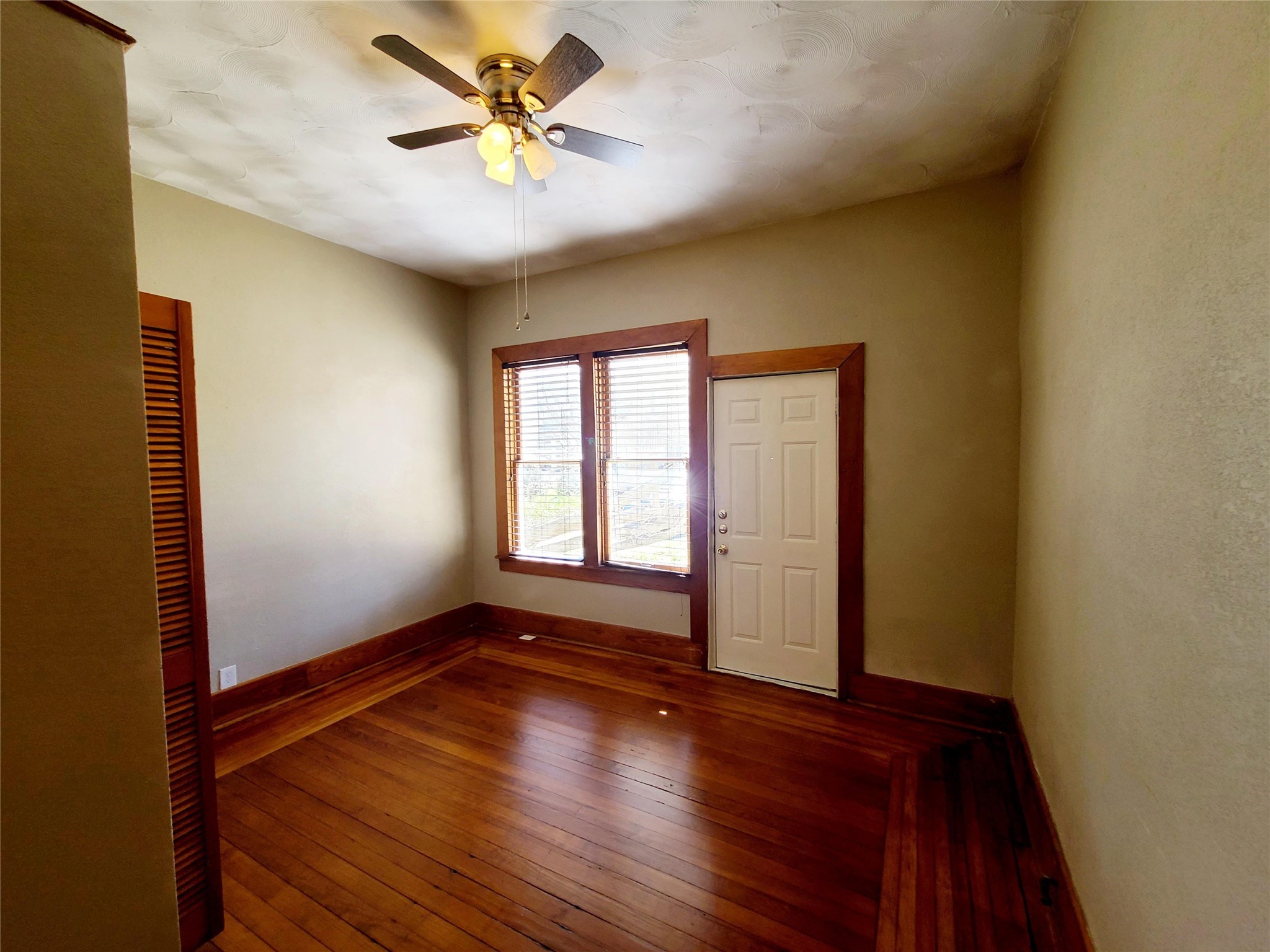 4909 Worth Street Dallas TX 75214
