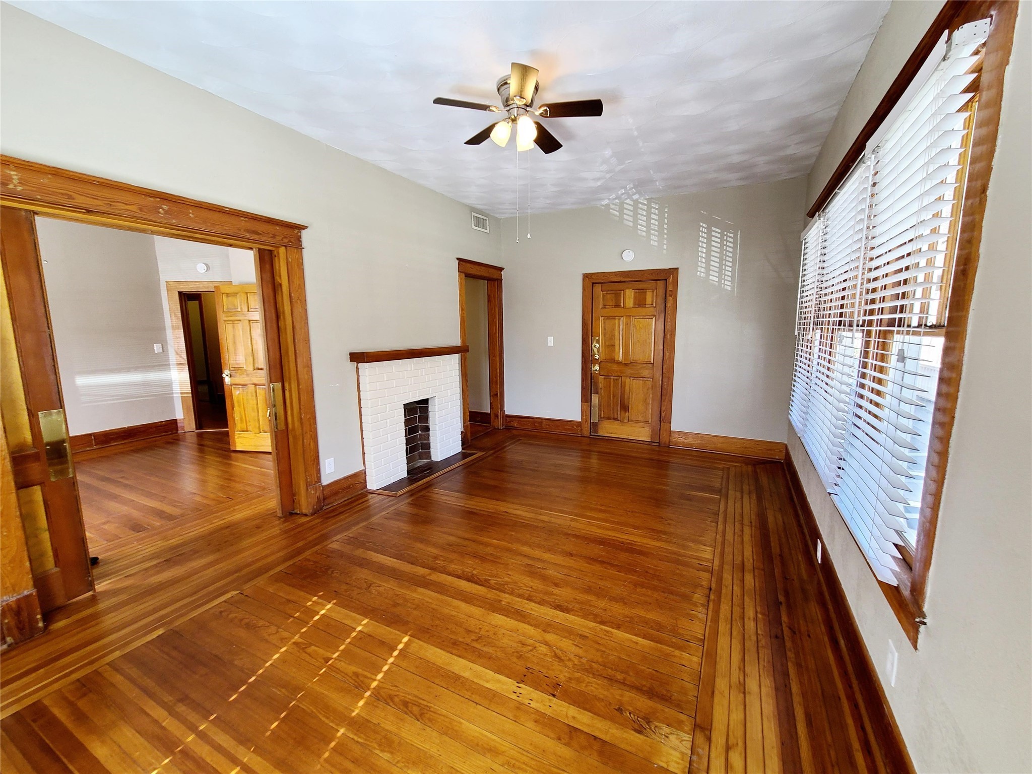 4909 Worth Street Dallas TX 75214