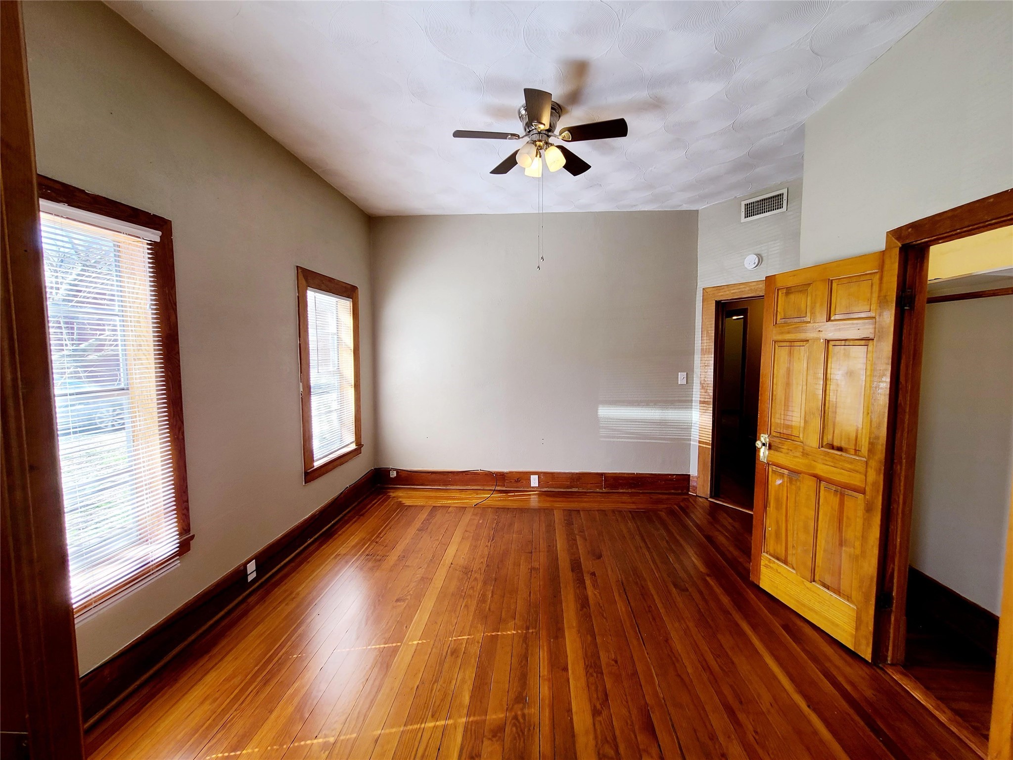 4909 Worth Street Dallas TX 75214
