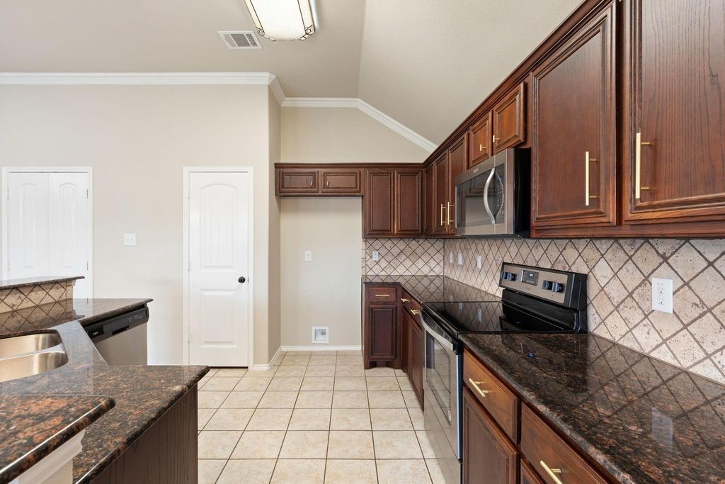 106 Poinsetta Drive Palmer TX 75152