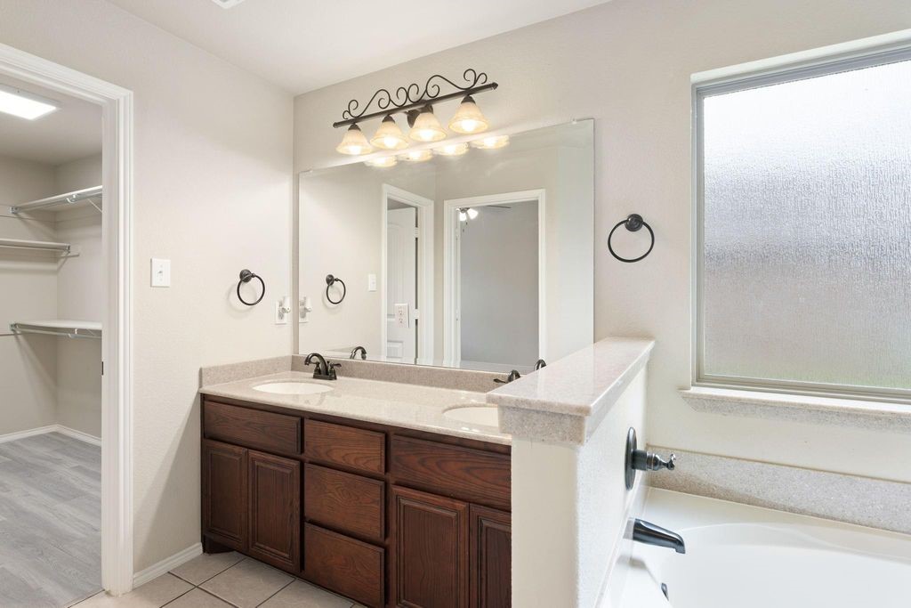 106 Poinsetta Drive Palmer TX 75152