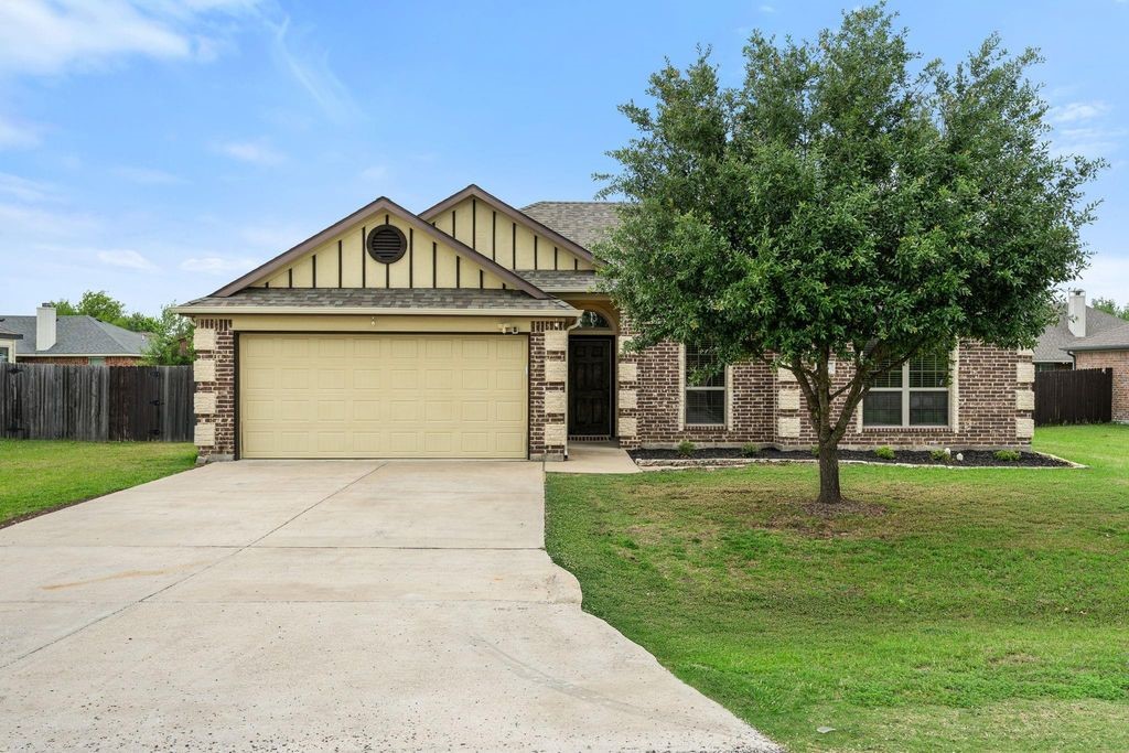 106 Poinsetta Drive Palmer TX 75152