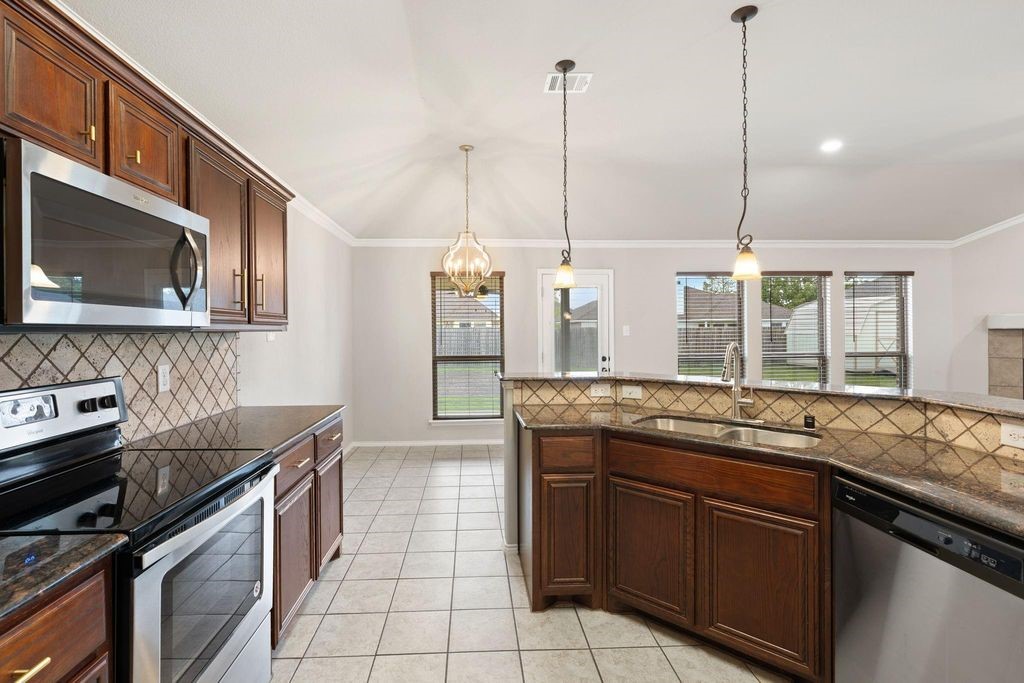 106 Poinsetta Drive Palmer TX 75152