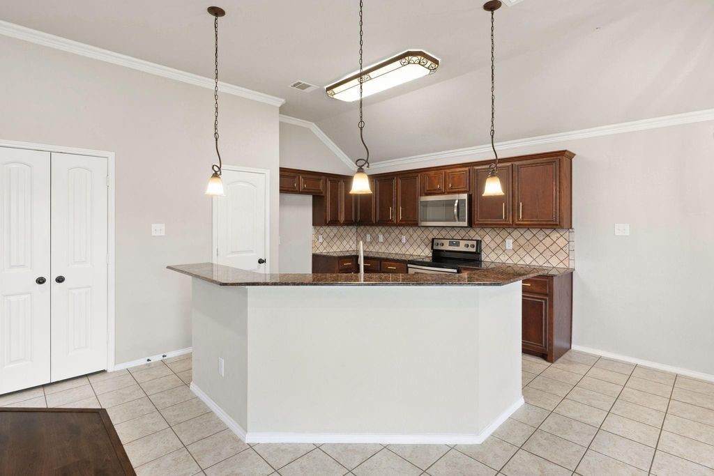 106 Poinsetta Drive Palmer TX 75152
