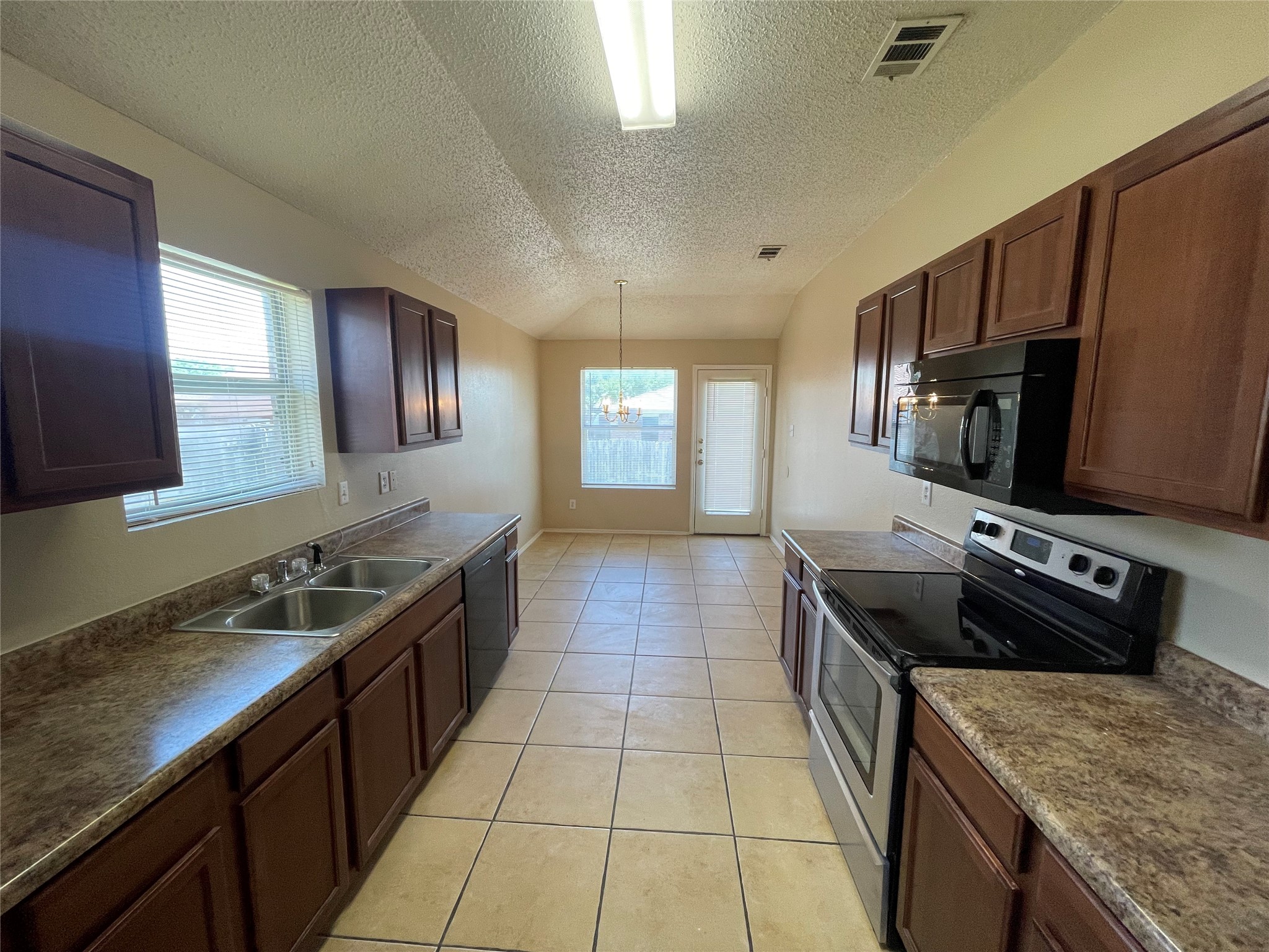 1502 Parrot Court Desoto TX 75115