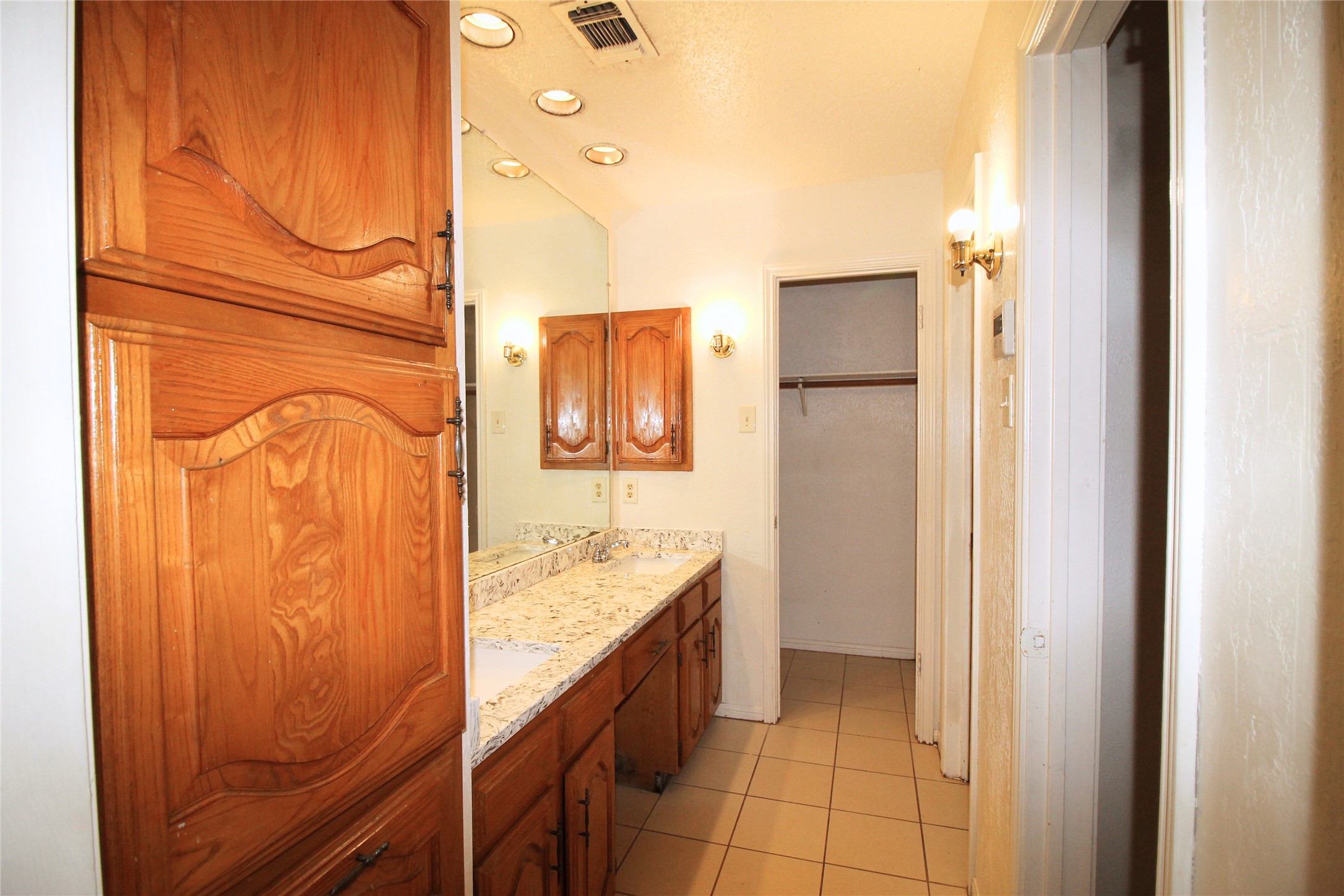 711 Dickey Drive Euless TX 76040